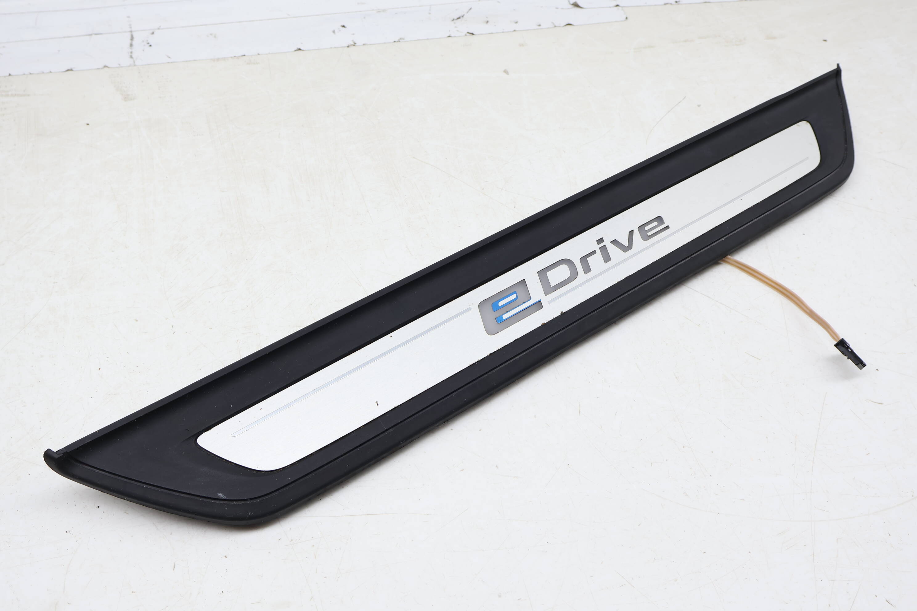 Door Sill / Scuff Panel / Light Bar (Edrive) 51477405772