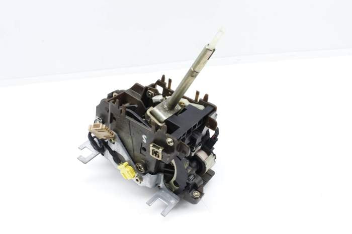 Automatic Shift / Shifter Assembly 4D0713109B main product photo