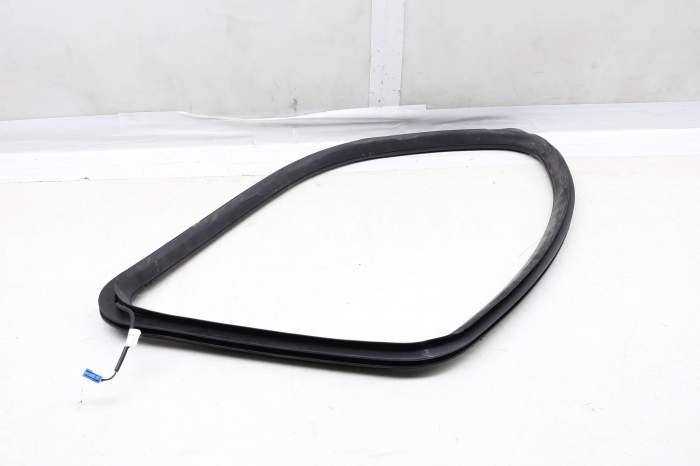 Quarter Panel Window Seal / Weather Stripping 1666809000 main product photo