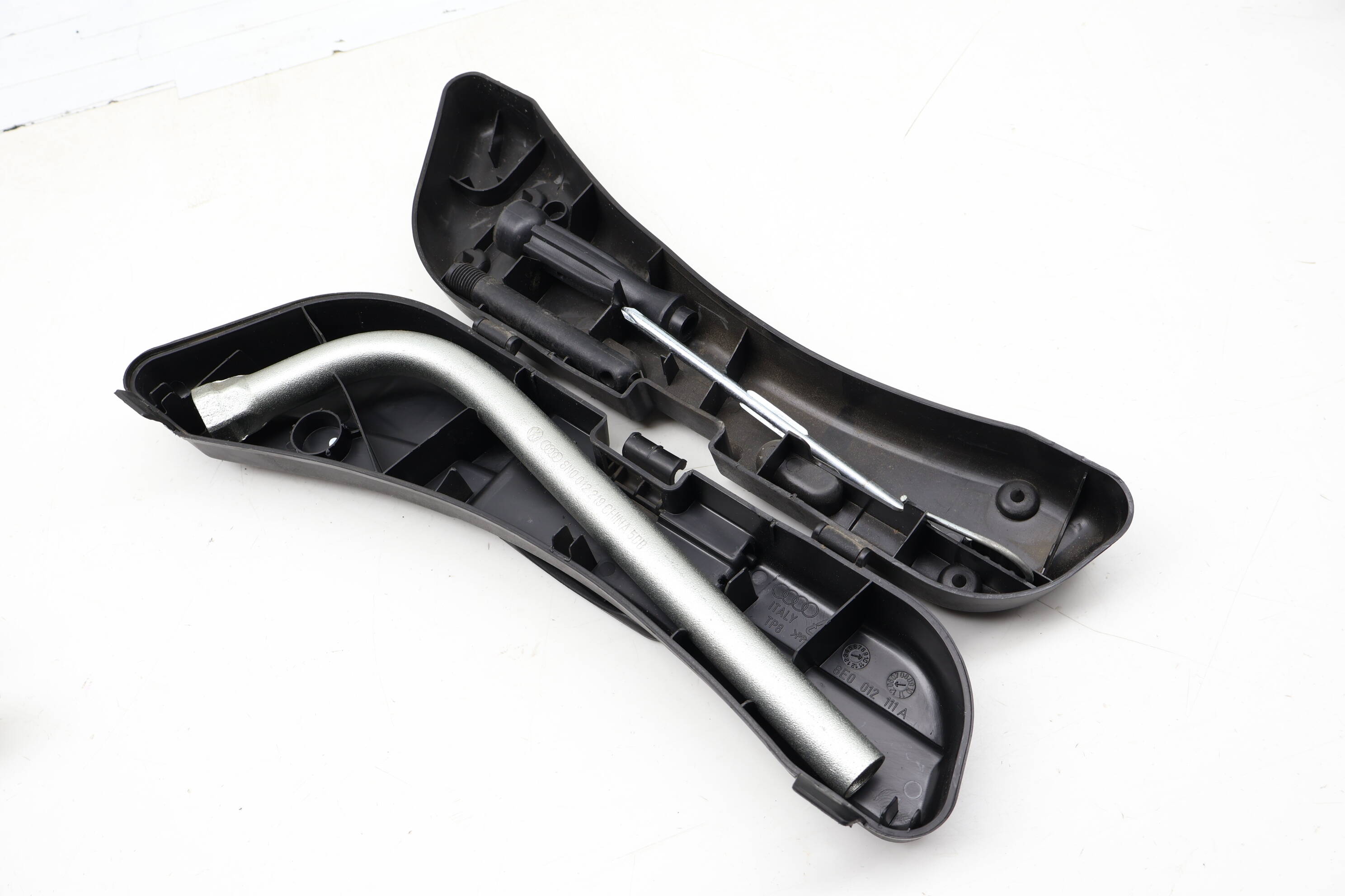 Tool Kit 8E0012111A