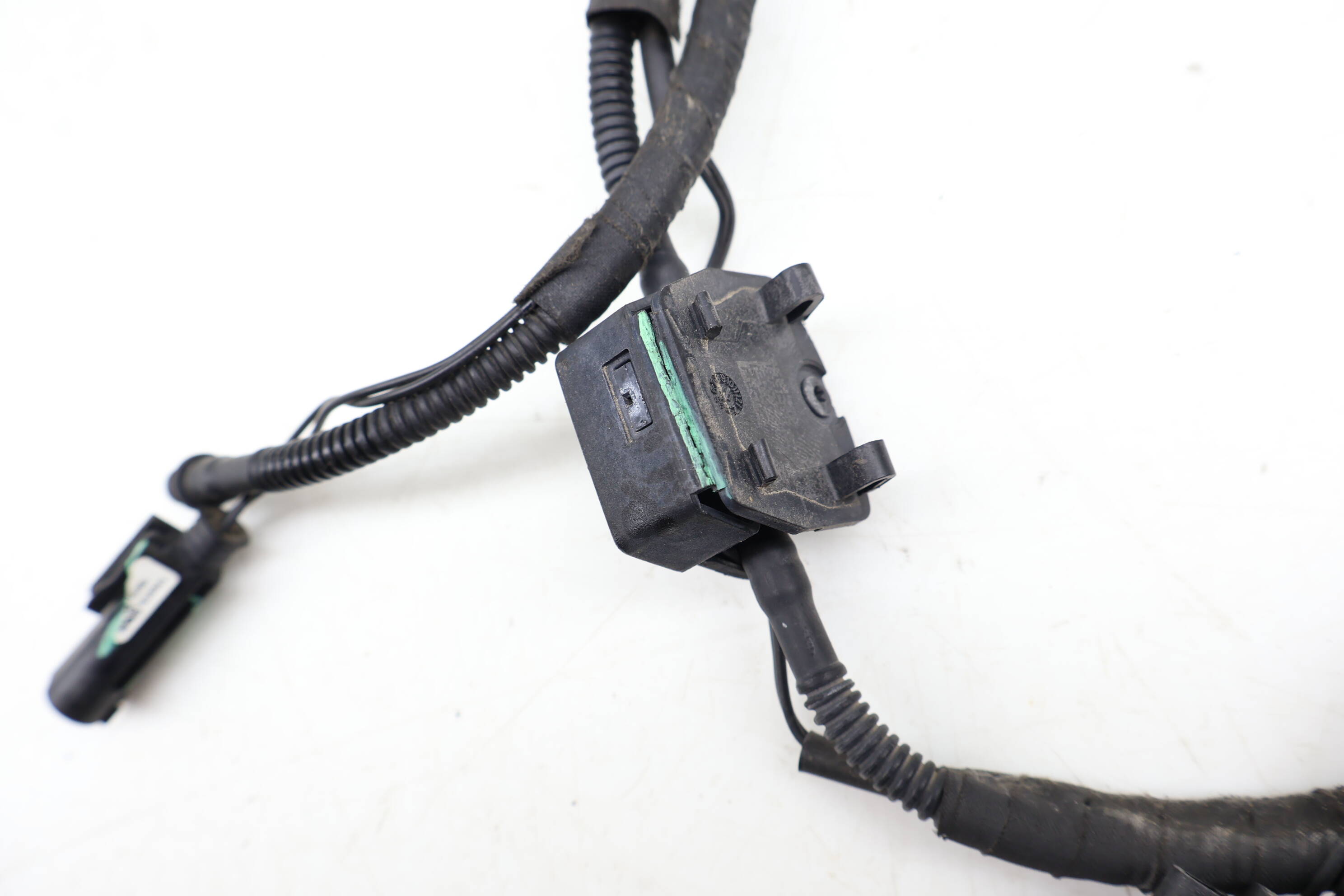 BMW Windshield Washer Sprayer Jet / Nozzle (X5) 61667275171