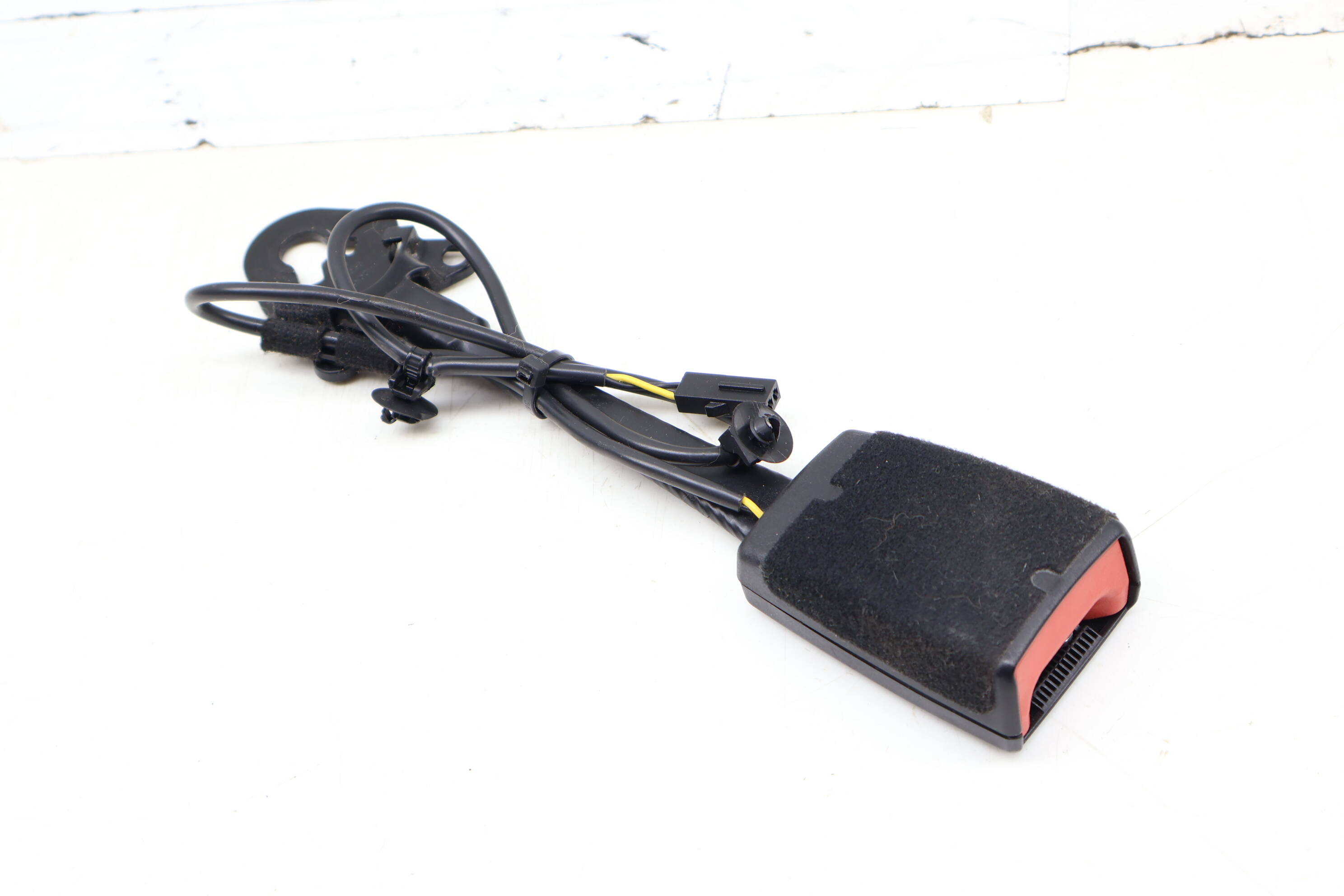 Seat Belt Buckle / Receiver 7P0857755 95880375500