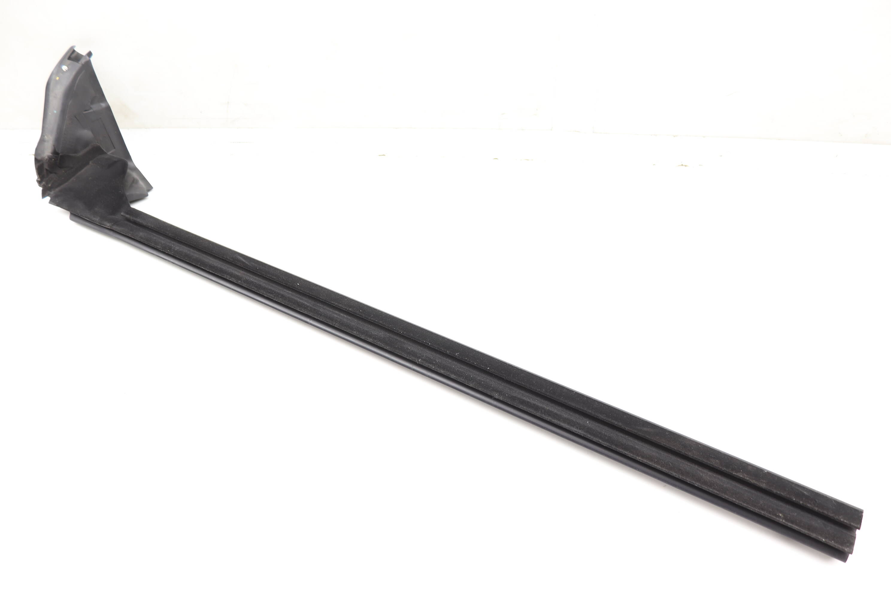 BMW Front Left Door Window Glass Channel / Seal (Z4) 51337429635