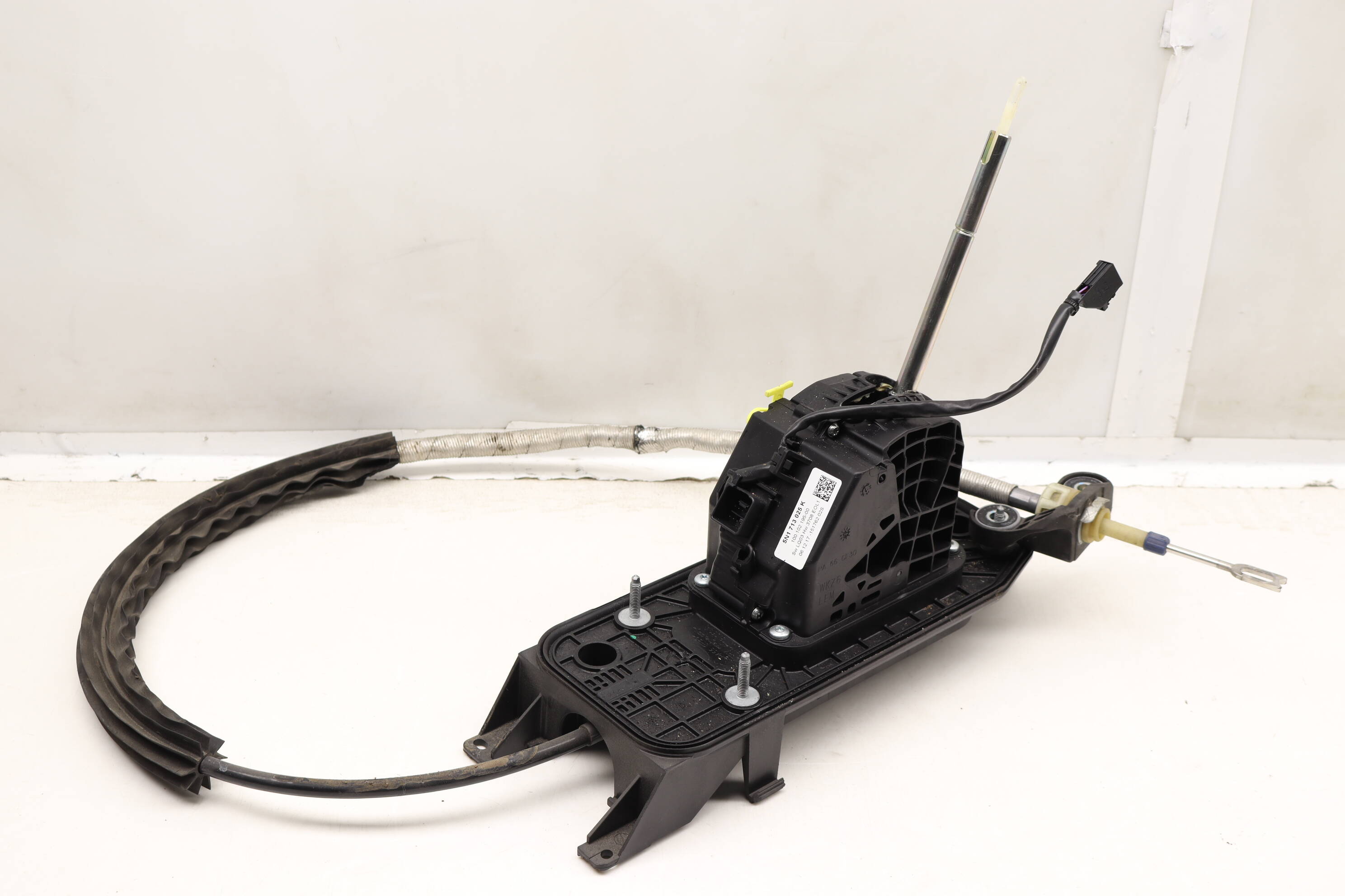 VW Automatic Shifter Assembly W/ Linkage 5N1713025K
