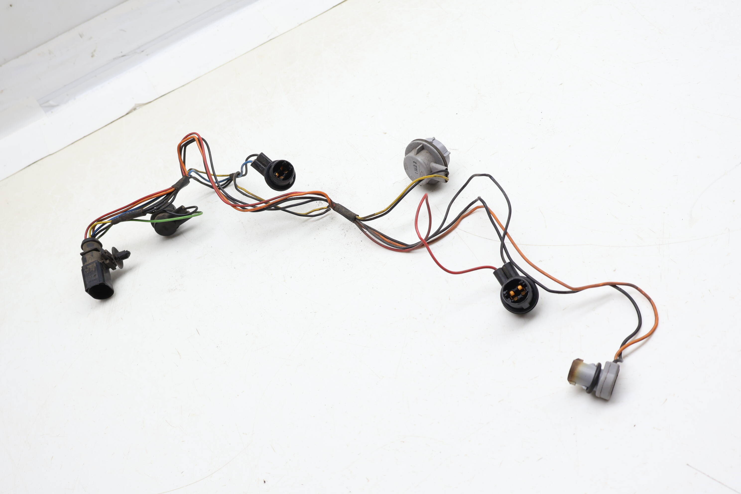 Lower Tail Light Bulb Socket Holder / Harness 8R0945221B