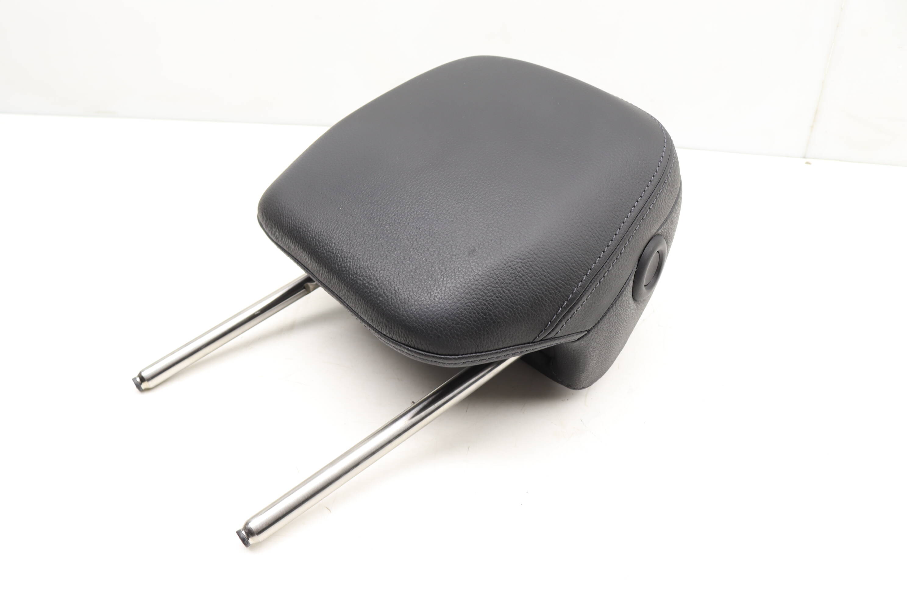 Headrest / Head Rest 7P5885901 95852281100