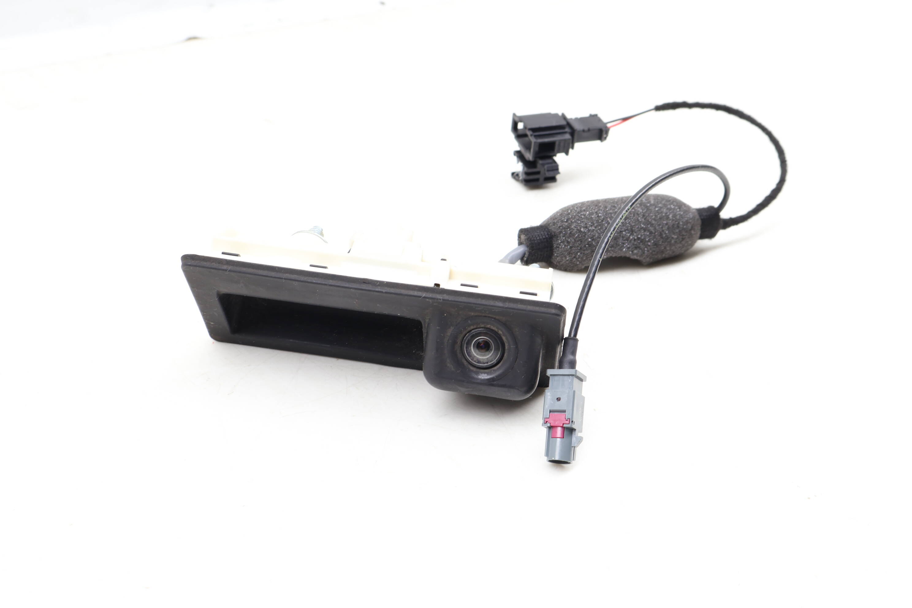 Trunk Release Handle W/ Backup Camera 5N0827566AA