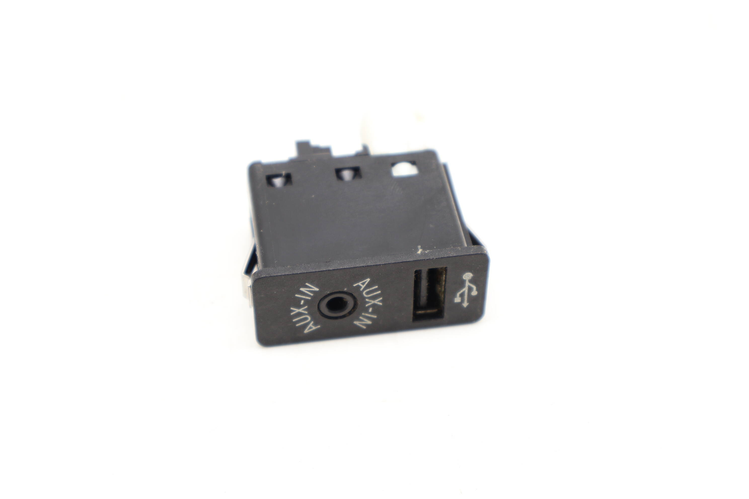 Usb / Aux-In Socket 84109266607