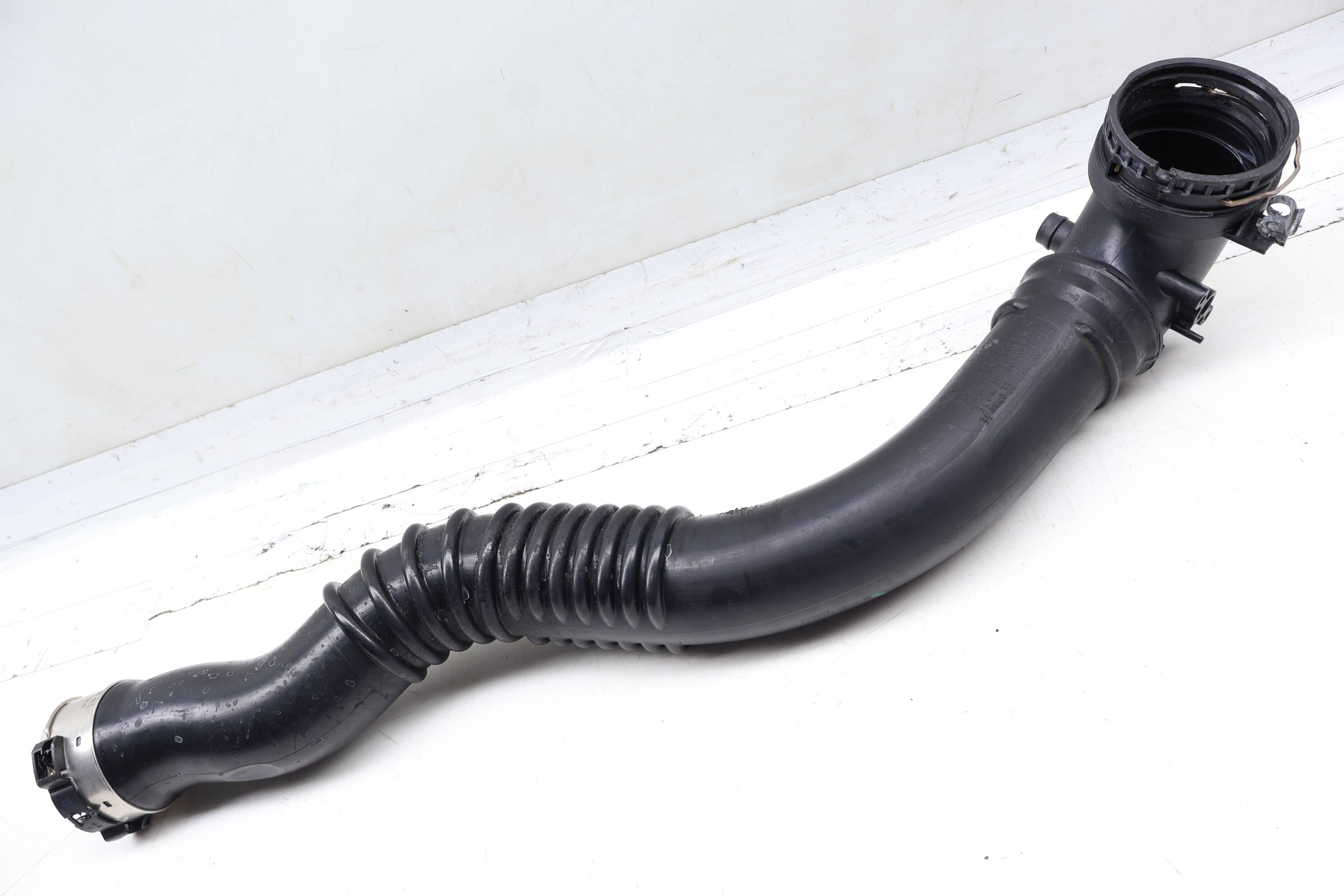 Turbo Intercooler Hose / Line 13717605044