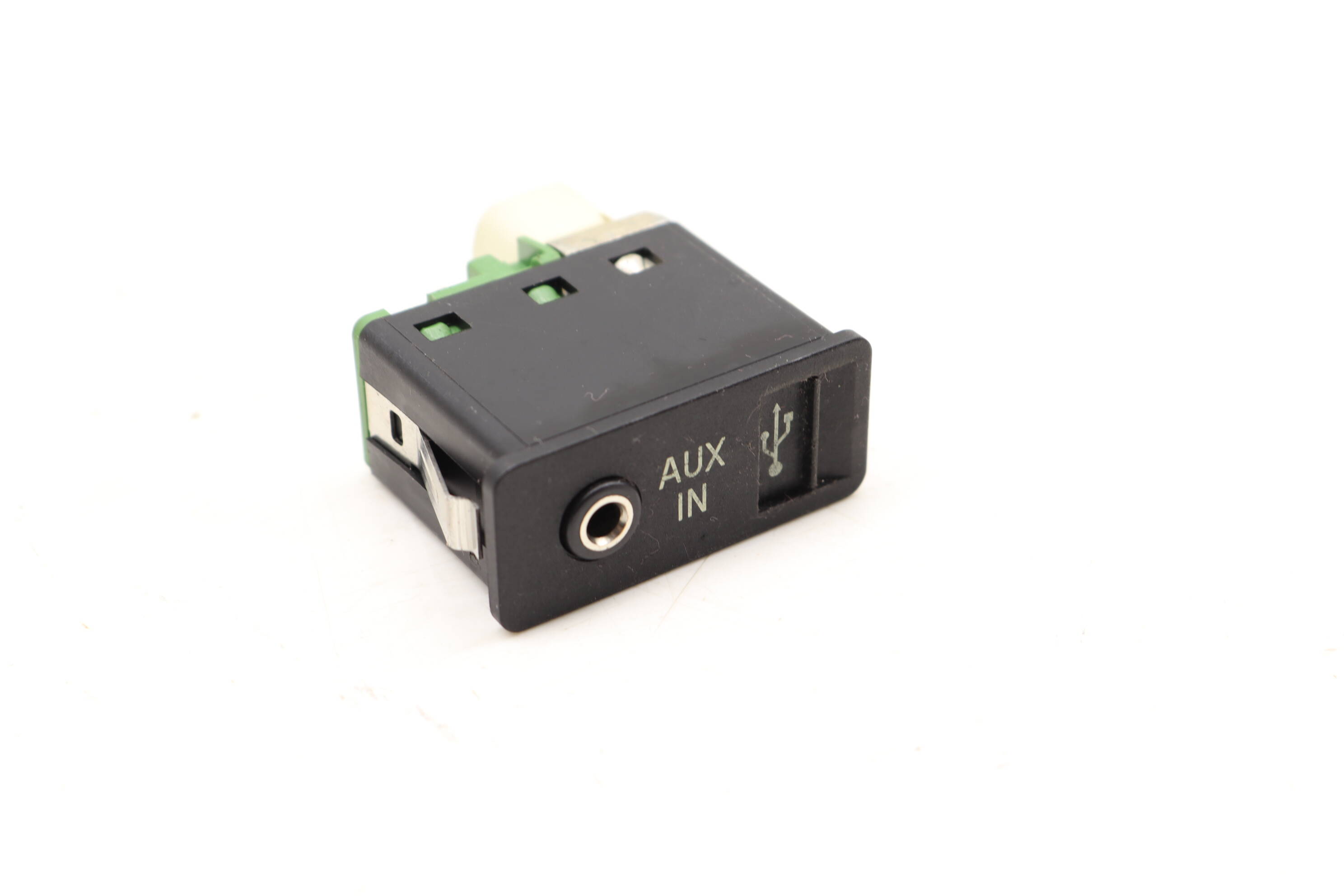 Usb&#x20;&#x2F;&#x20;Aux-In&#x20;Socket&#x20;84109129652