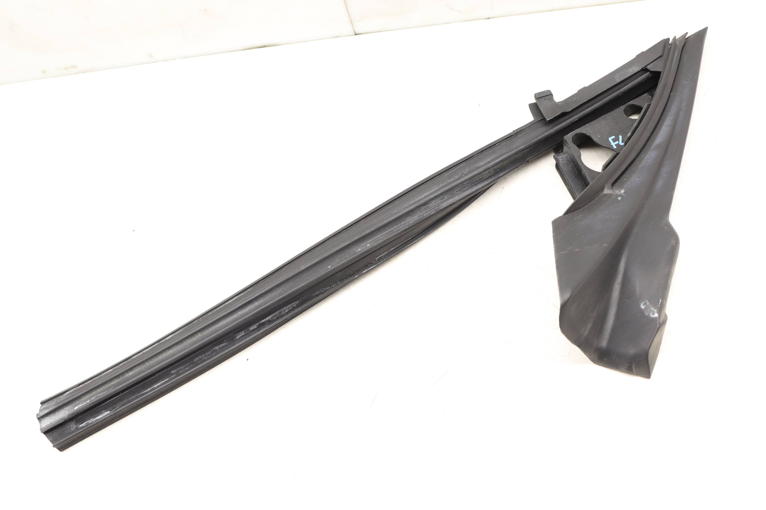 Inner&#x20;Door&#x20;Gasket&#x20;&#x2F;&#x20;Window&#x20;Seal&#x20;51337268419