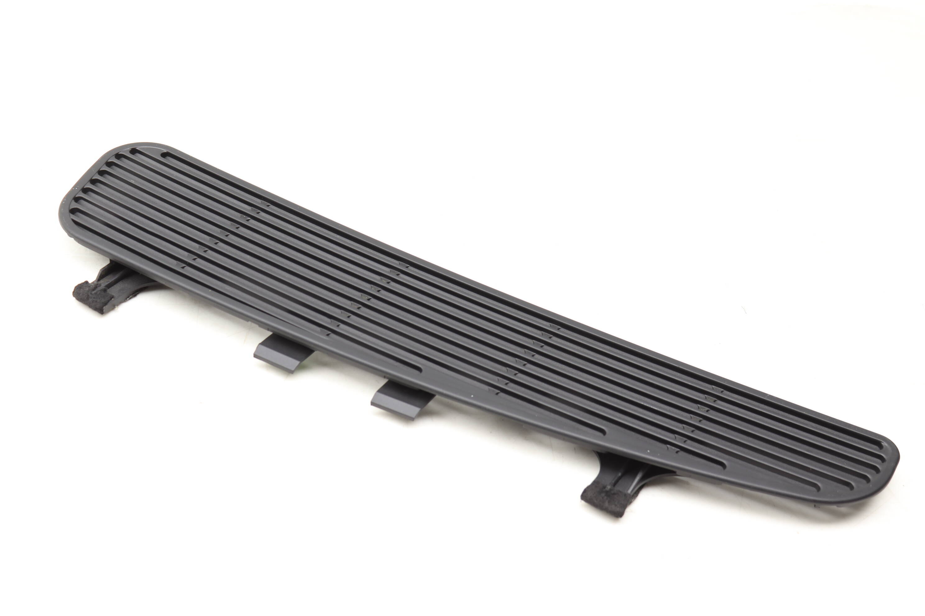 BMW Rear Right Deck Ventilation Grille / Cover 51468172424