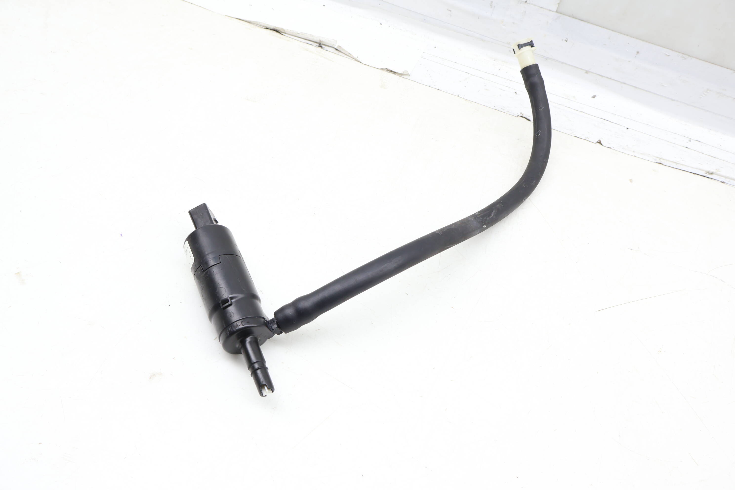 Headlight Washer Pump 3B0955681