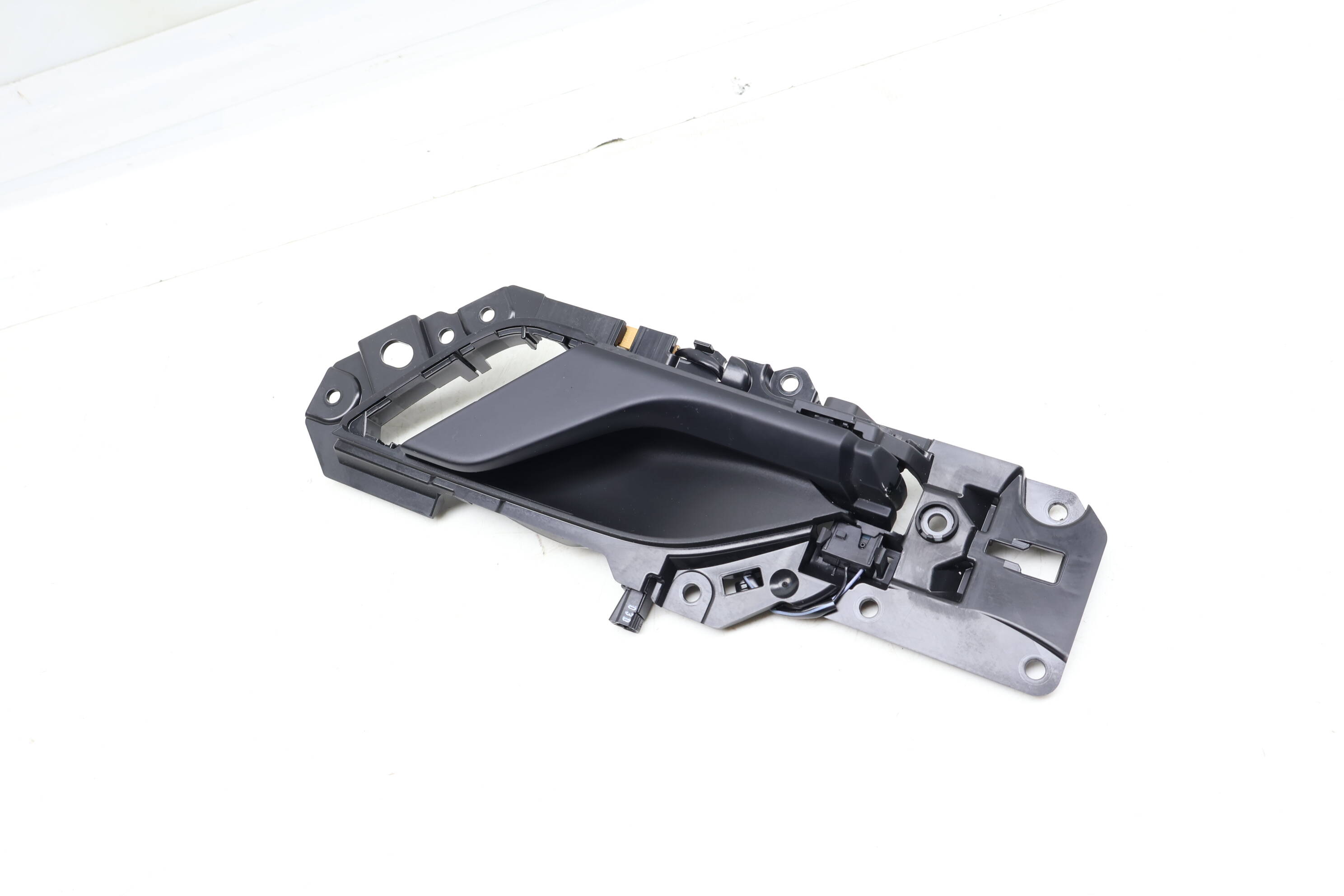 Interior Door Handle / Release 9J1837113A