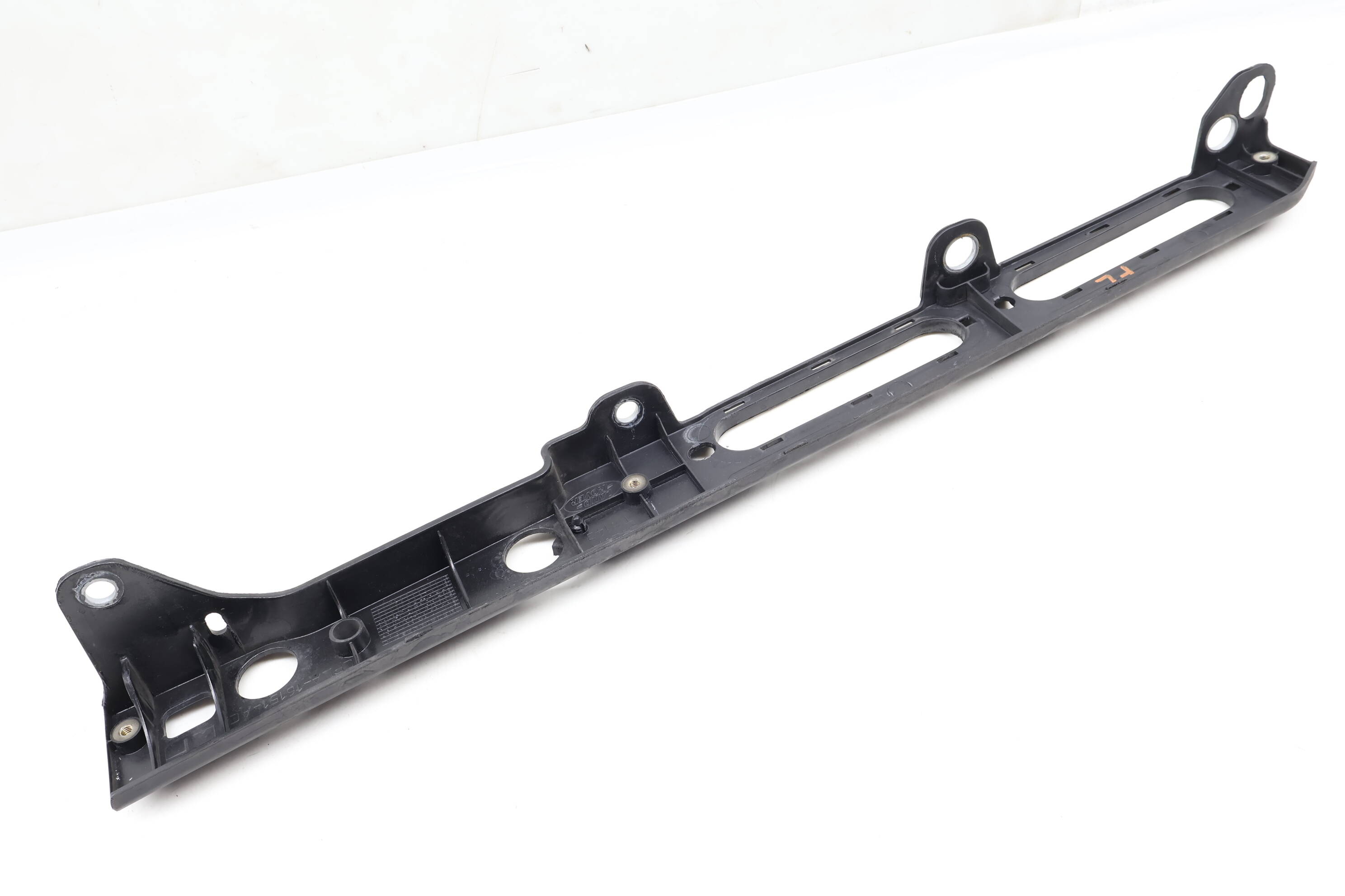 Fender Mount / Bracket (Upper) CPLA16151AC