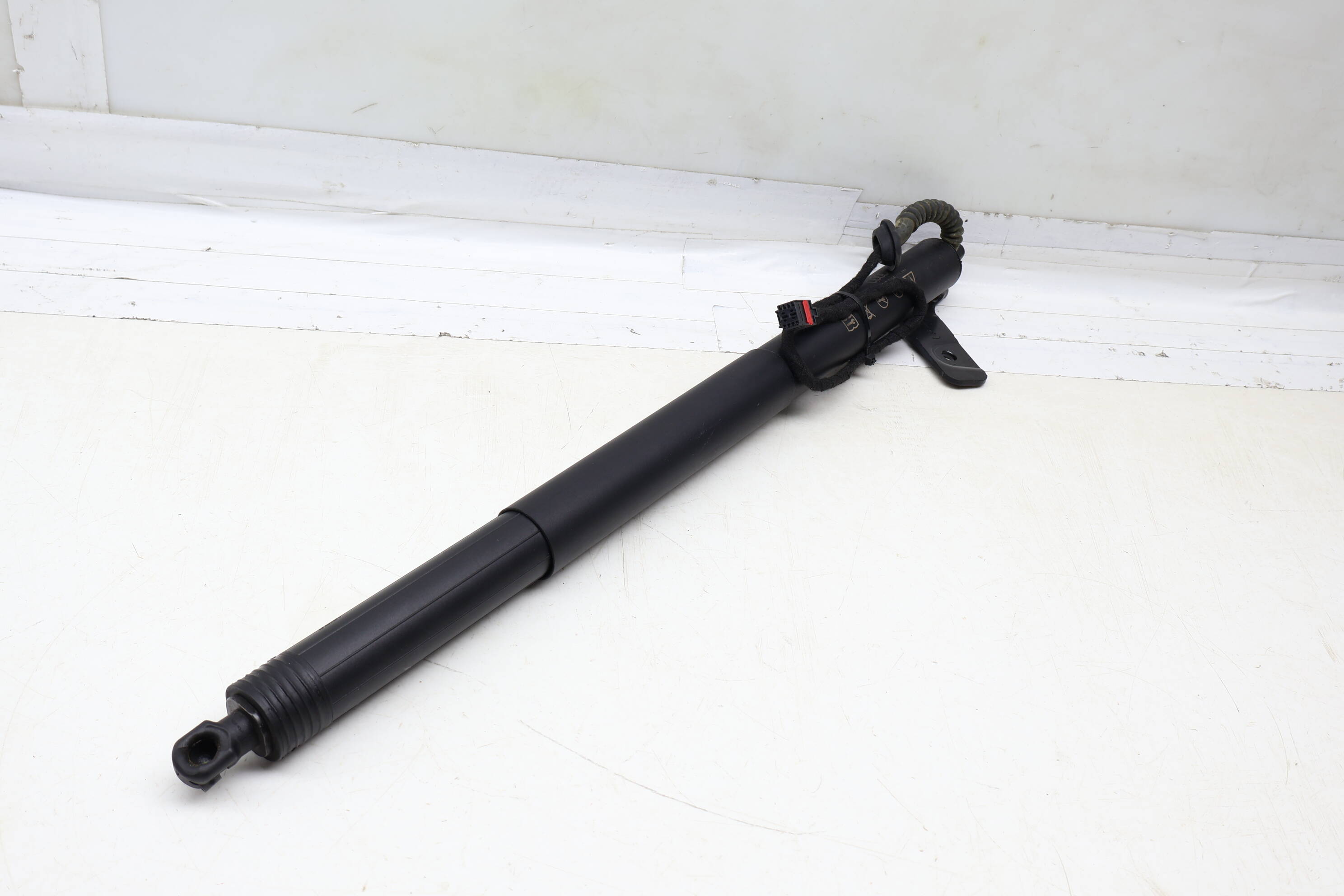 Trunk Hatch Strut / Drive Unit (Electric) 8W8827851E