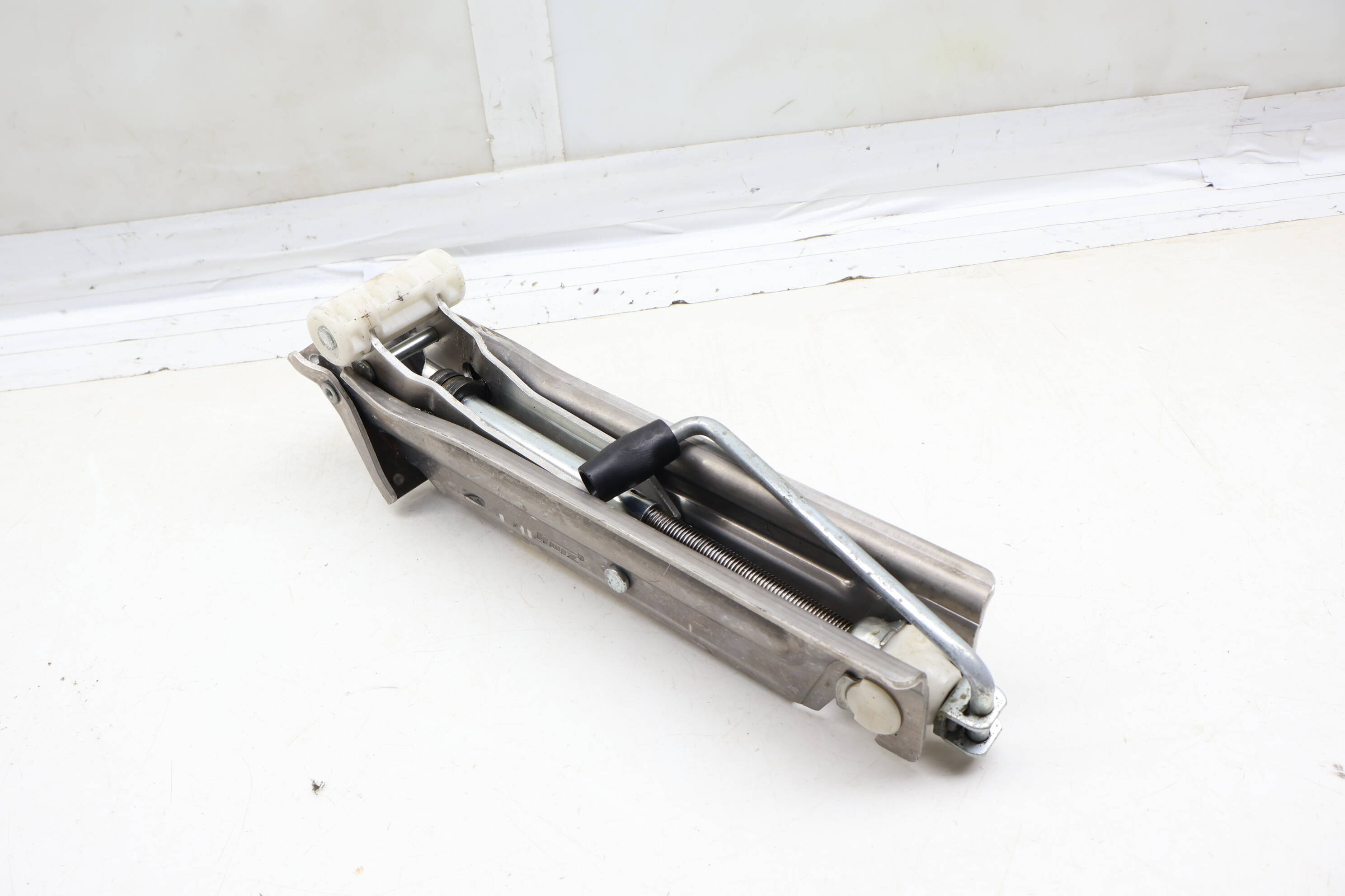 Scissor Jack 4E0011031A