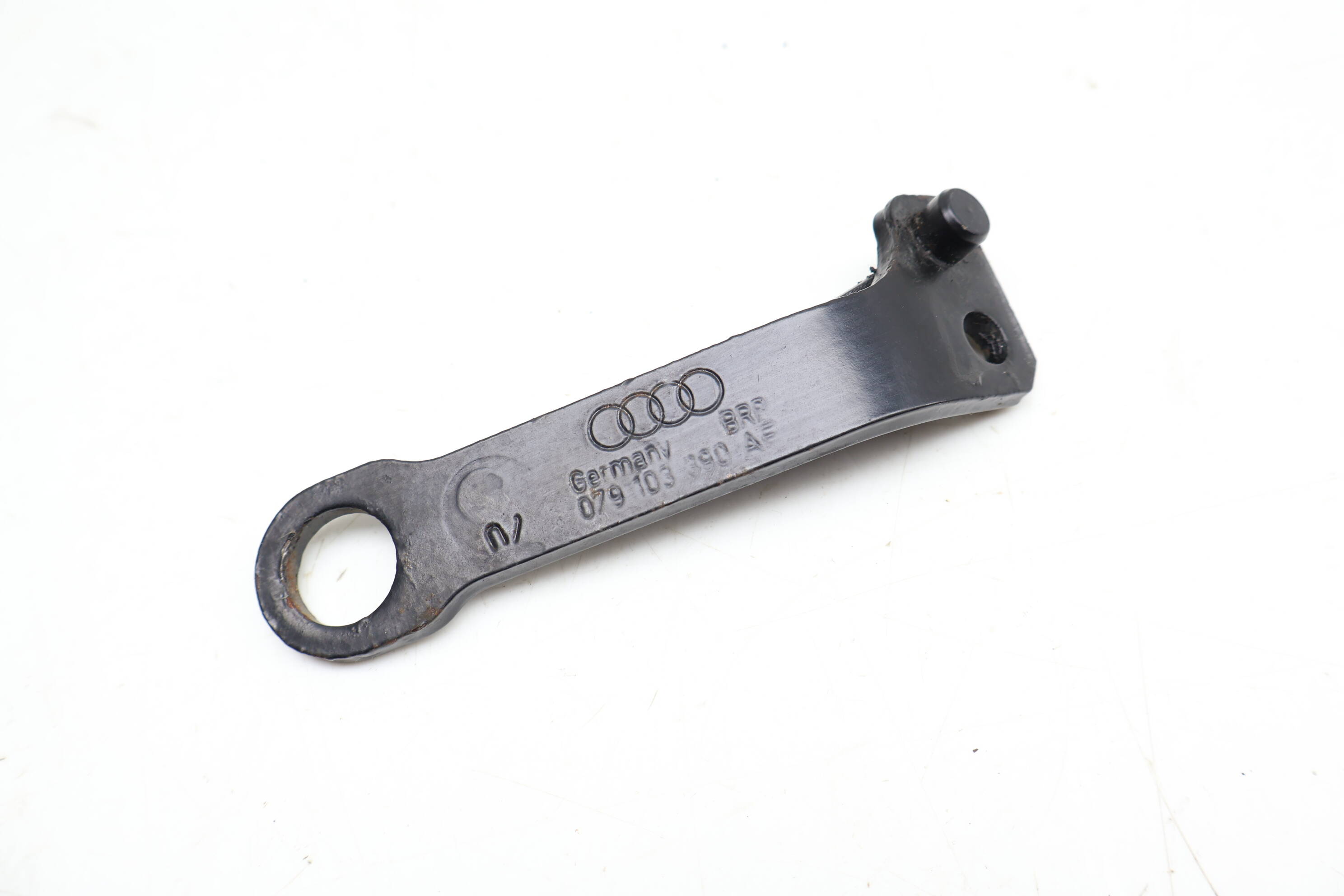 Engine Lifting Mount / Bracket 079103390AF
