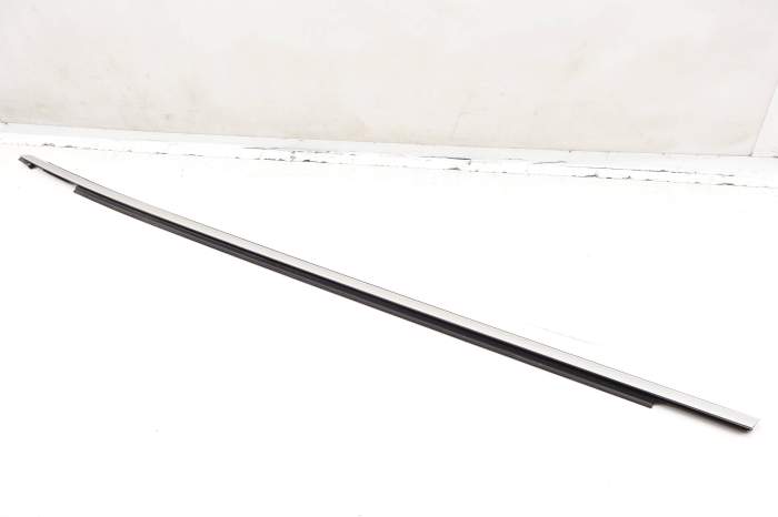 Door Window Slot Seal / Trim 8W8853283 main product photo
