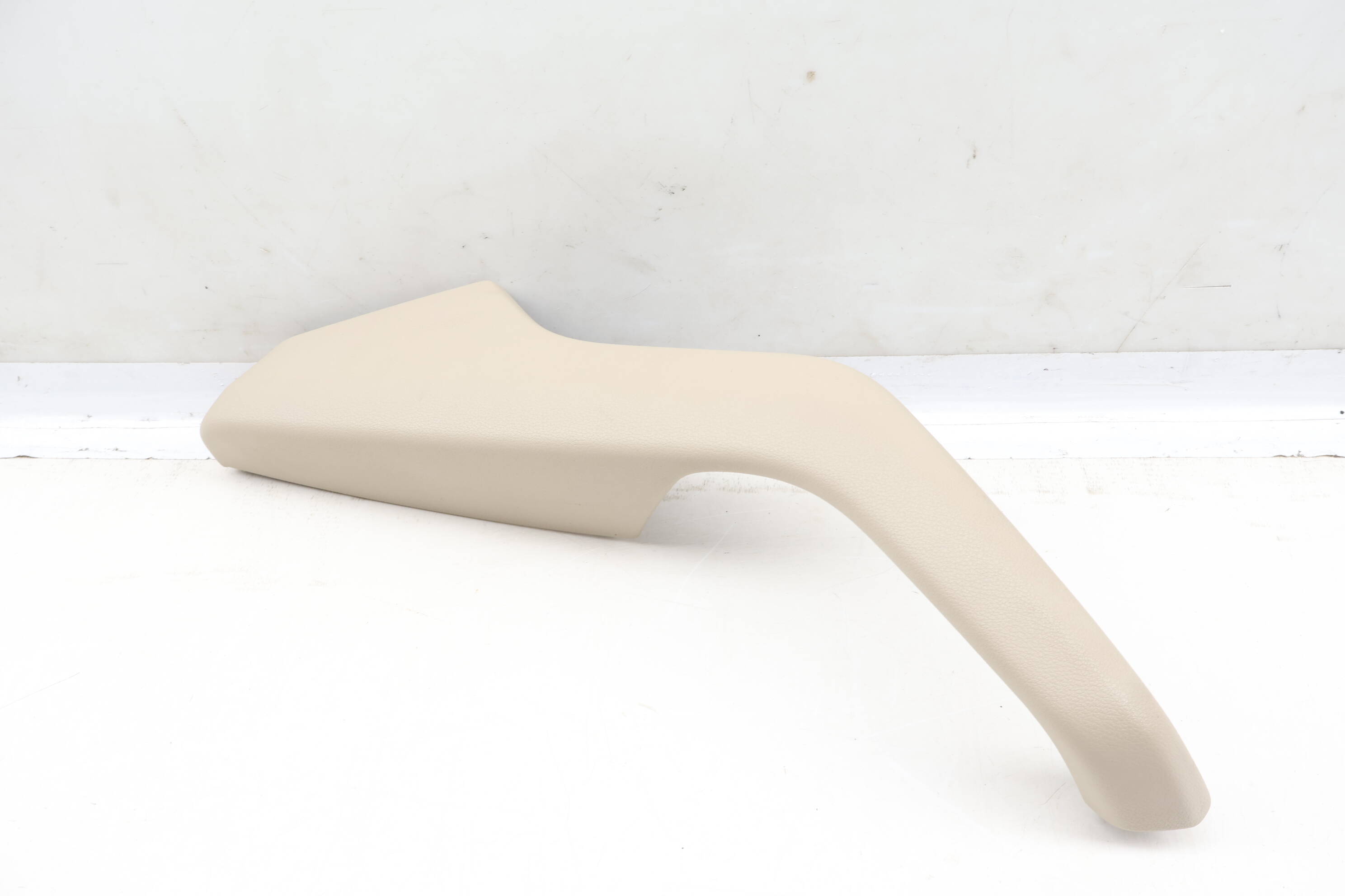 Door&#x20;Panel&#x20;Pull&#x20;&#x2F;&#x20;Armrest&#x20;8W0867374