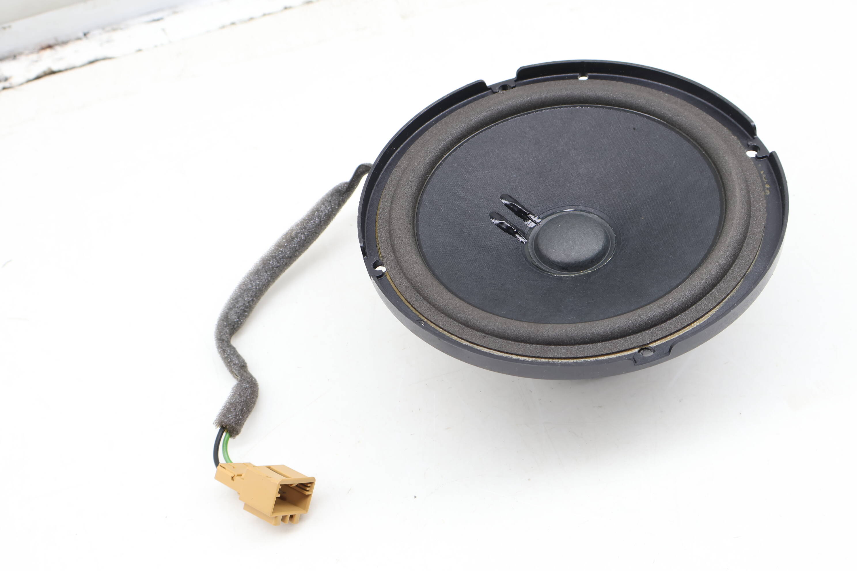 Subwoofer / Bass Box Speaker (Center) 8W9035382B