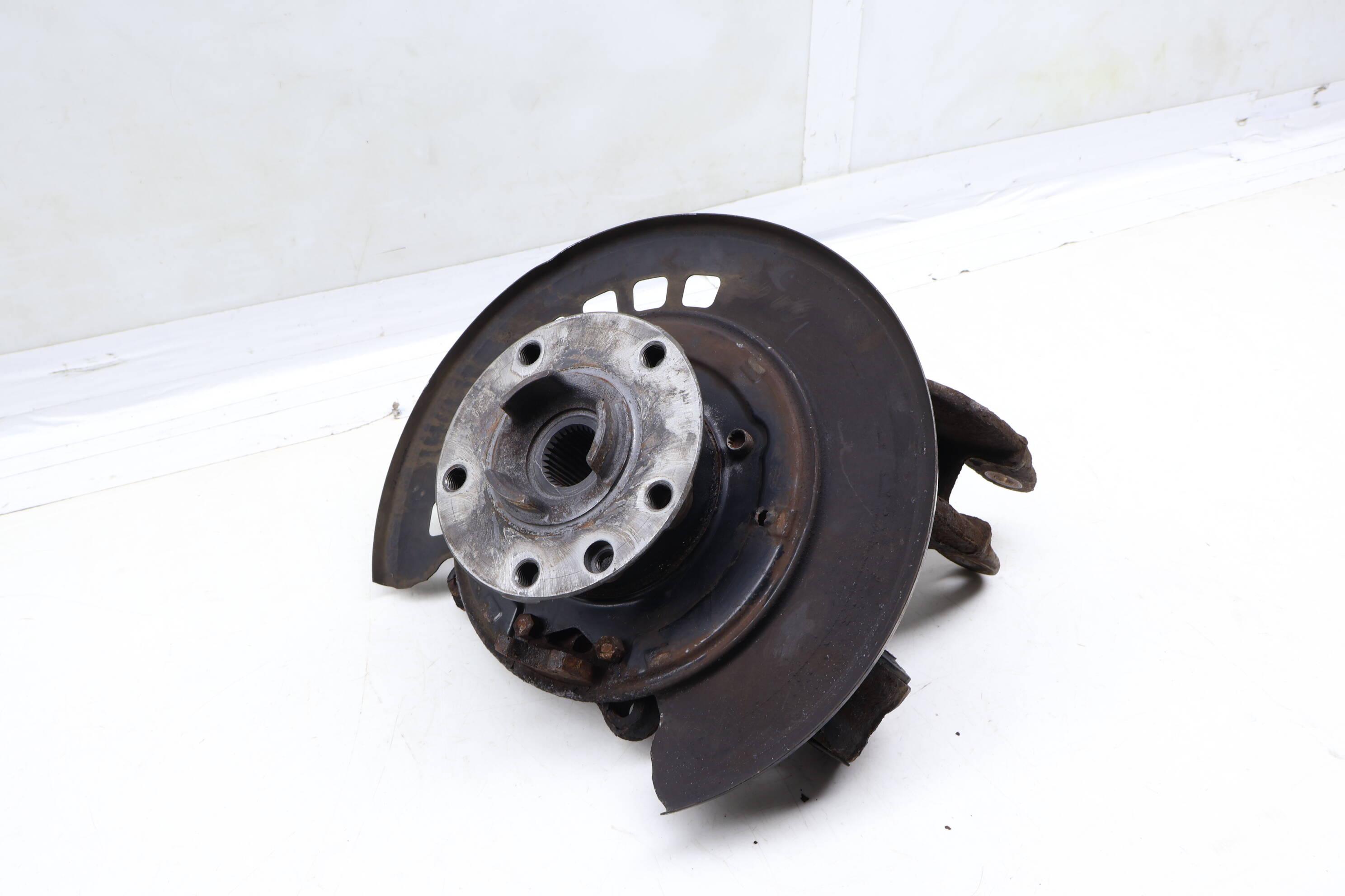 Spindle Knuckle W/ Wheel Bearing 7L8505435A