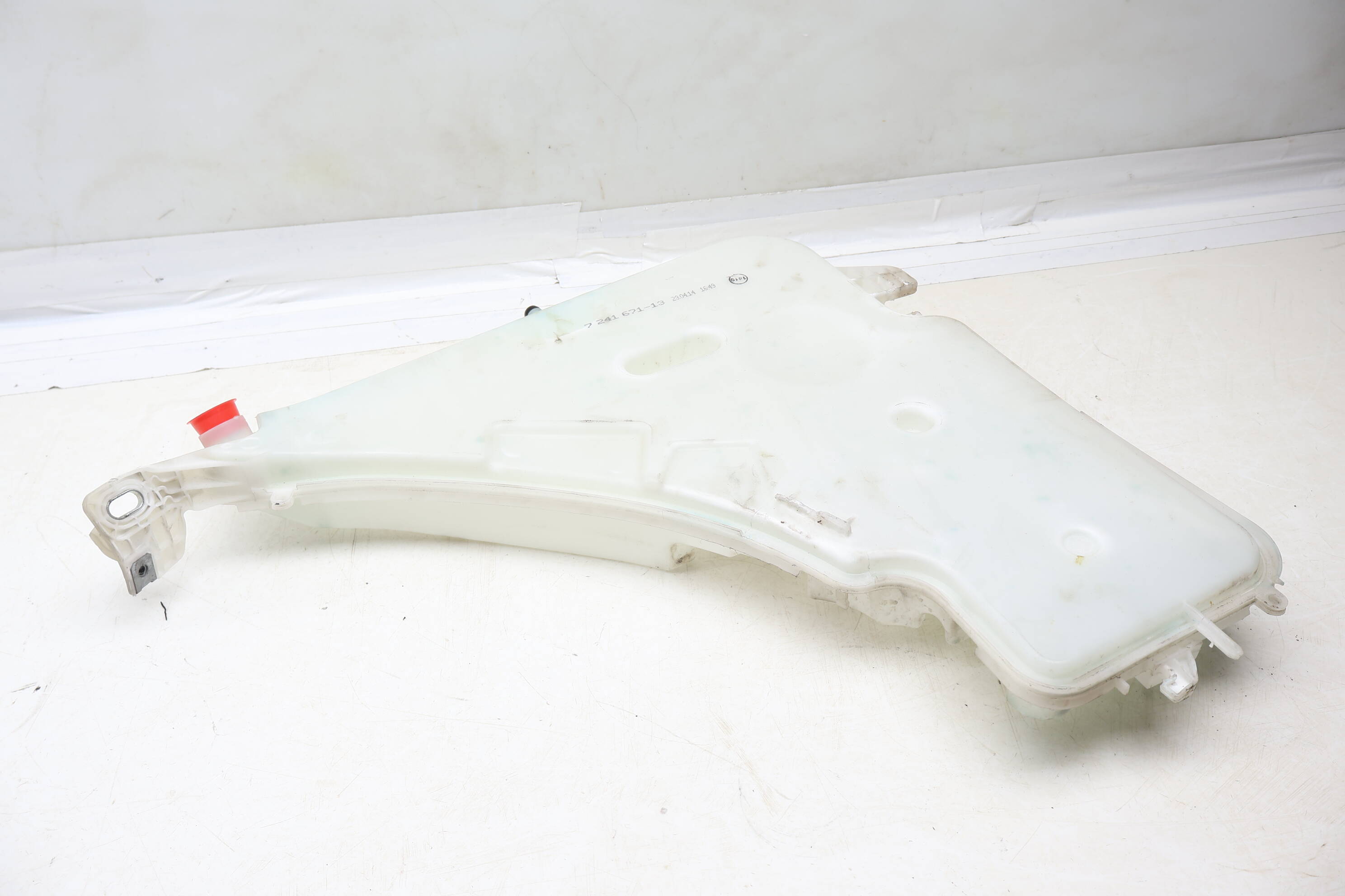 Windshield Washer Reservoir / Tank 61667241671
