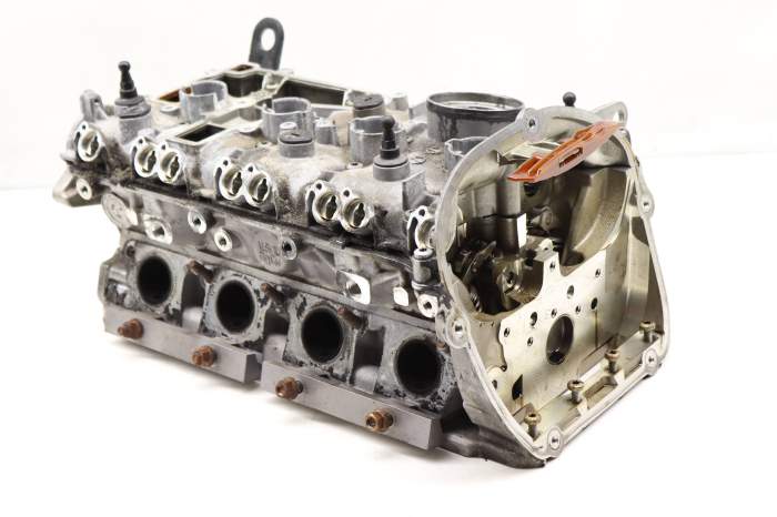 2.0L Engine Cylinder Head 06H103064AD main product photo