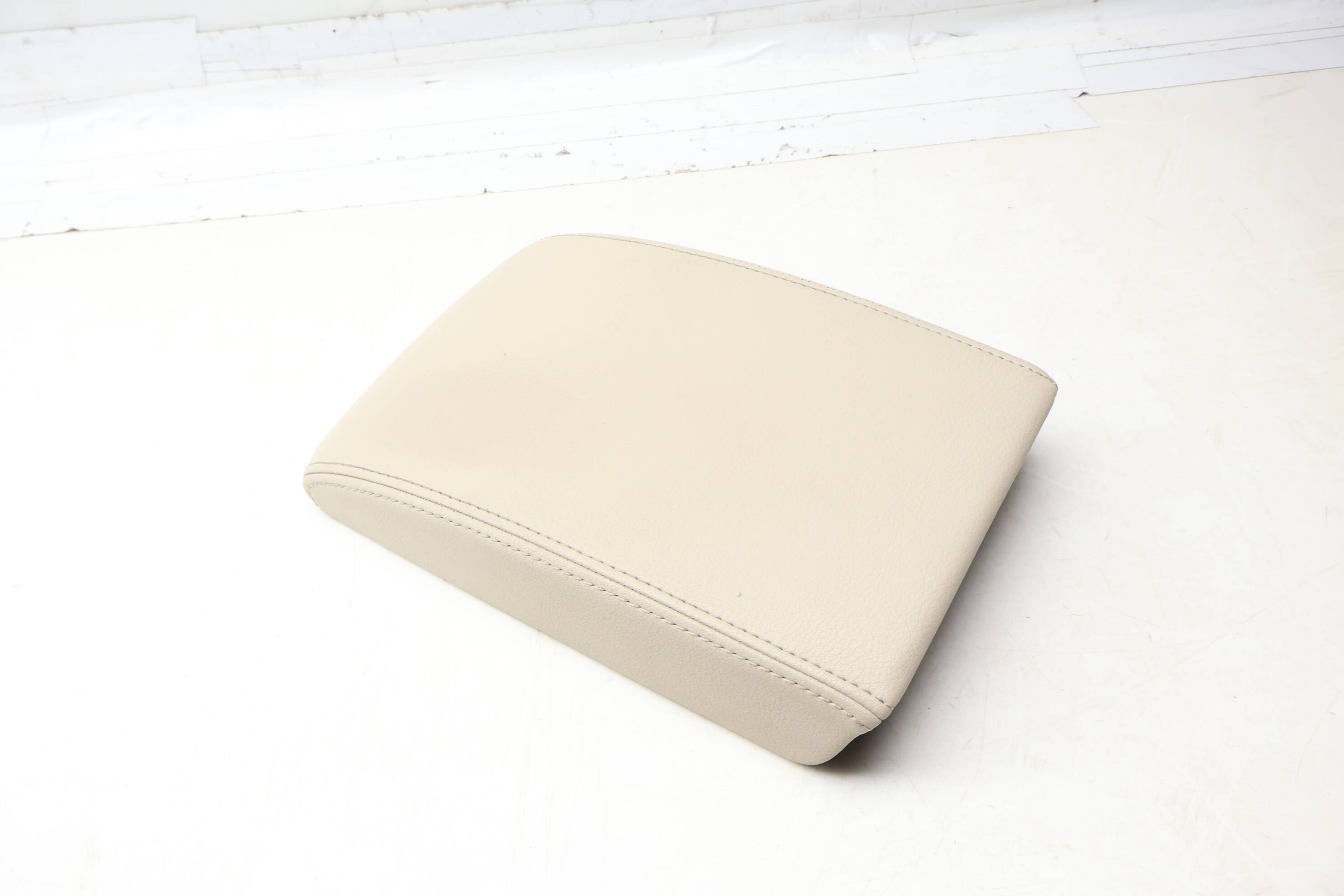 Center Armrest / Arm Rest 5M0864207G