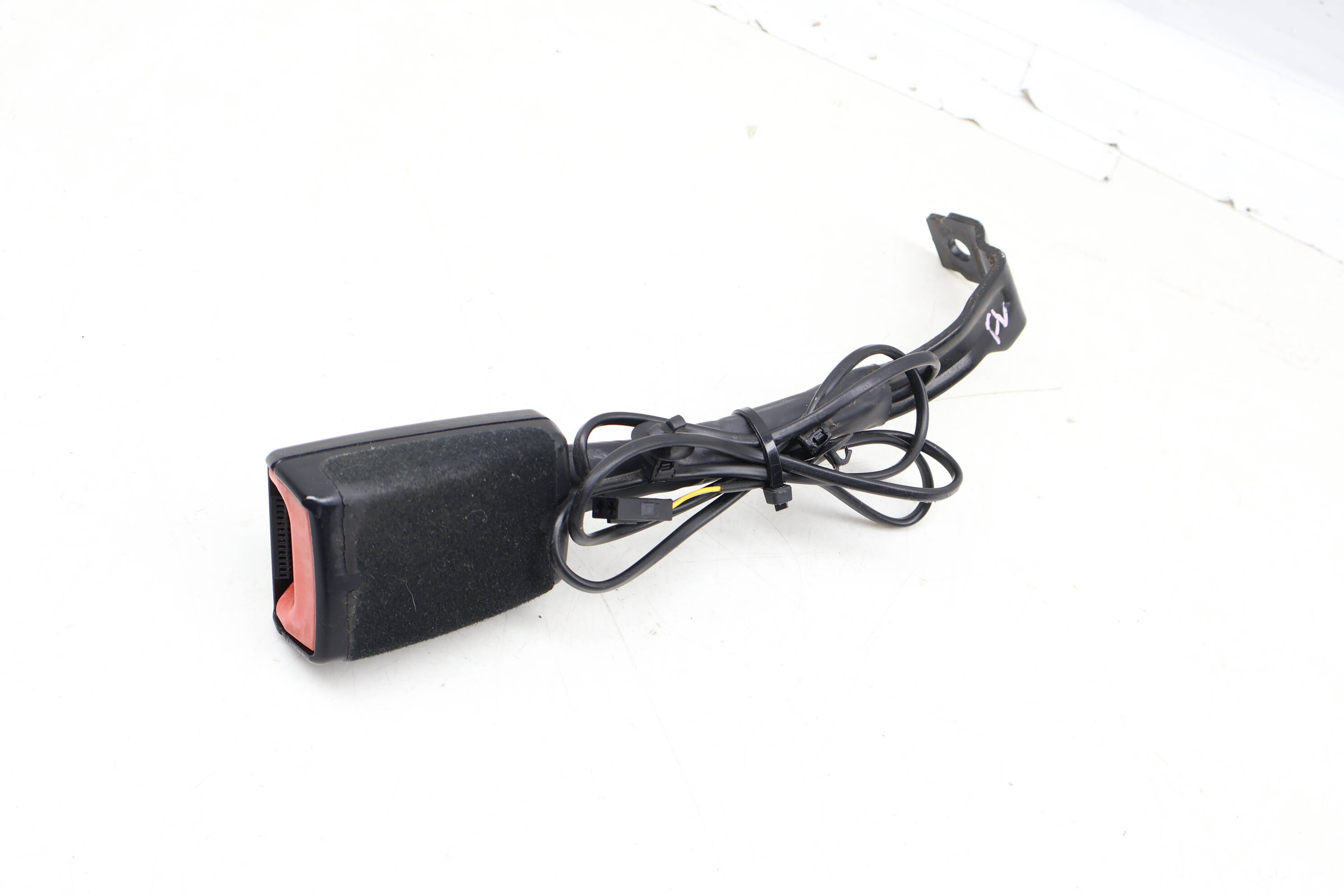 Seat Belt Buckle / Receiver 1K8857755C