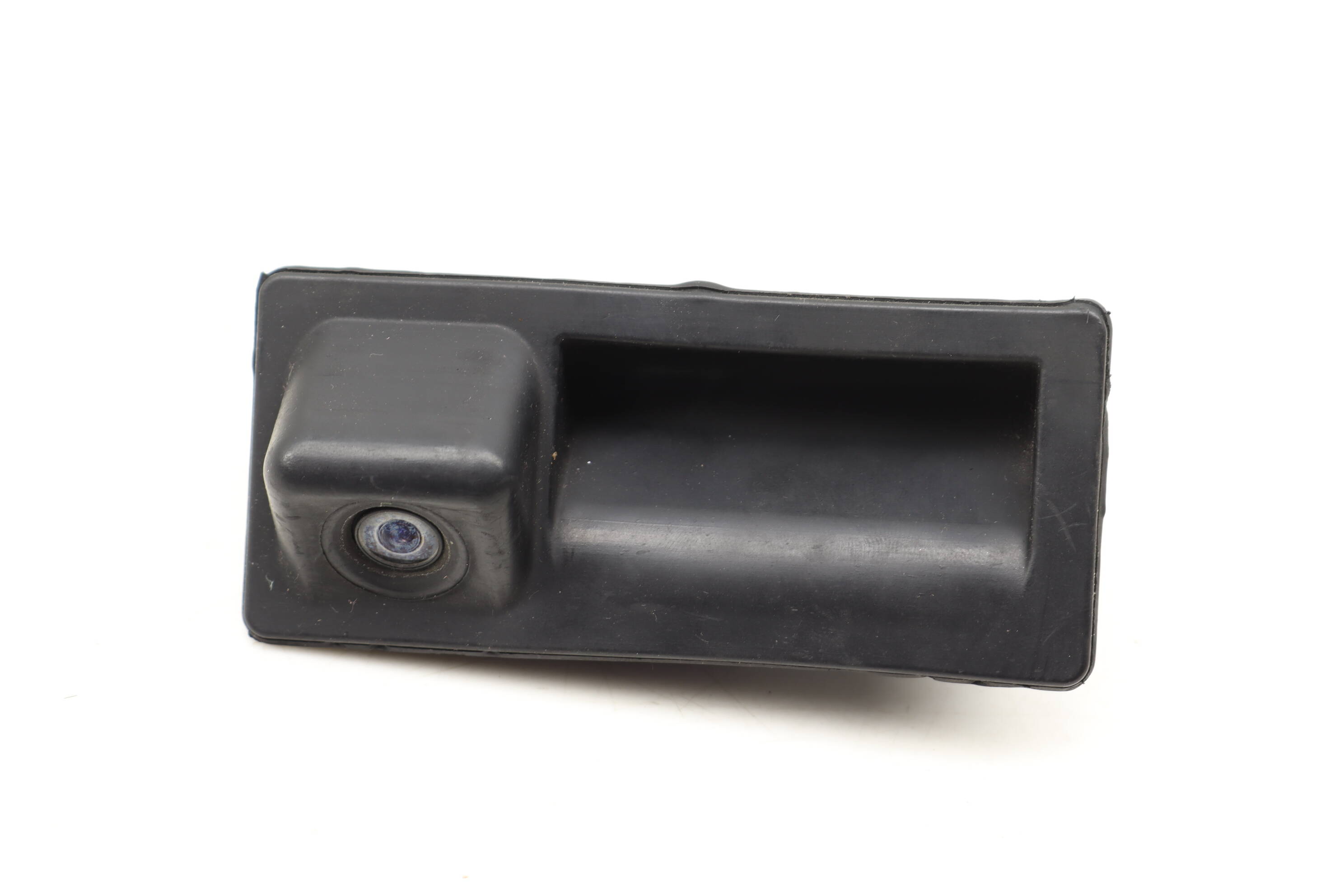 Trunk&#x20;Release&#x20;Handle&#x20;Switch&#x20;&#x2F;&#x20;Rear&#x20;View&#x20;Camera&#x20;5N0827566C