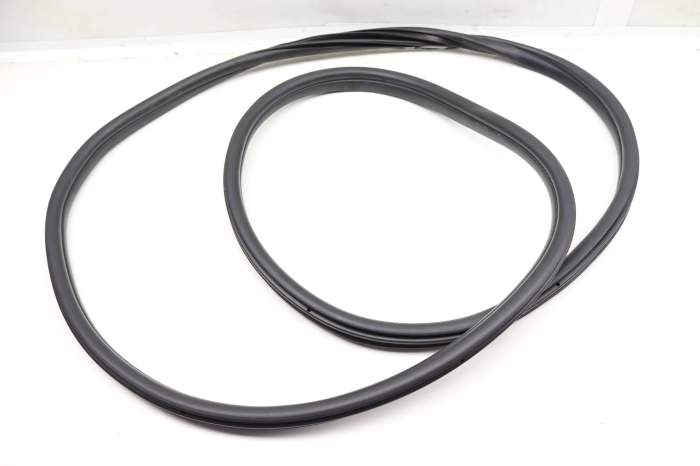 Door Seal / Weather Stripping 51767407375 main product photo