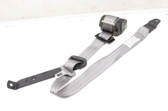 2Nd Row Seatbelt / Seat Belt Retractor 703857815D main product photo
