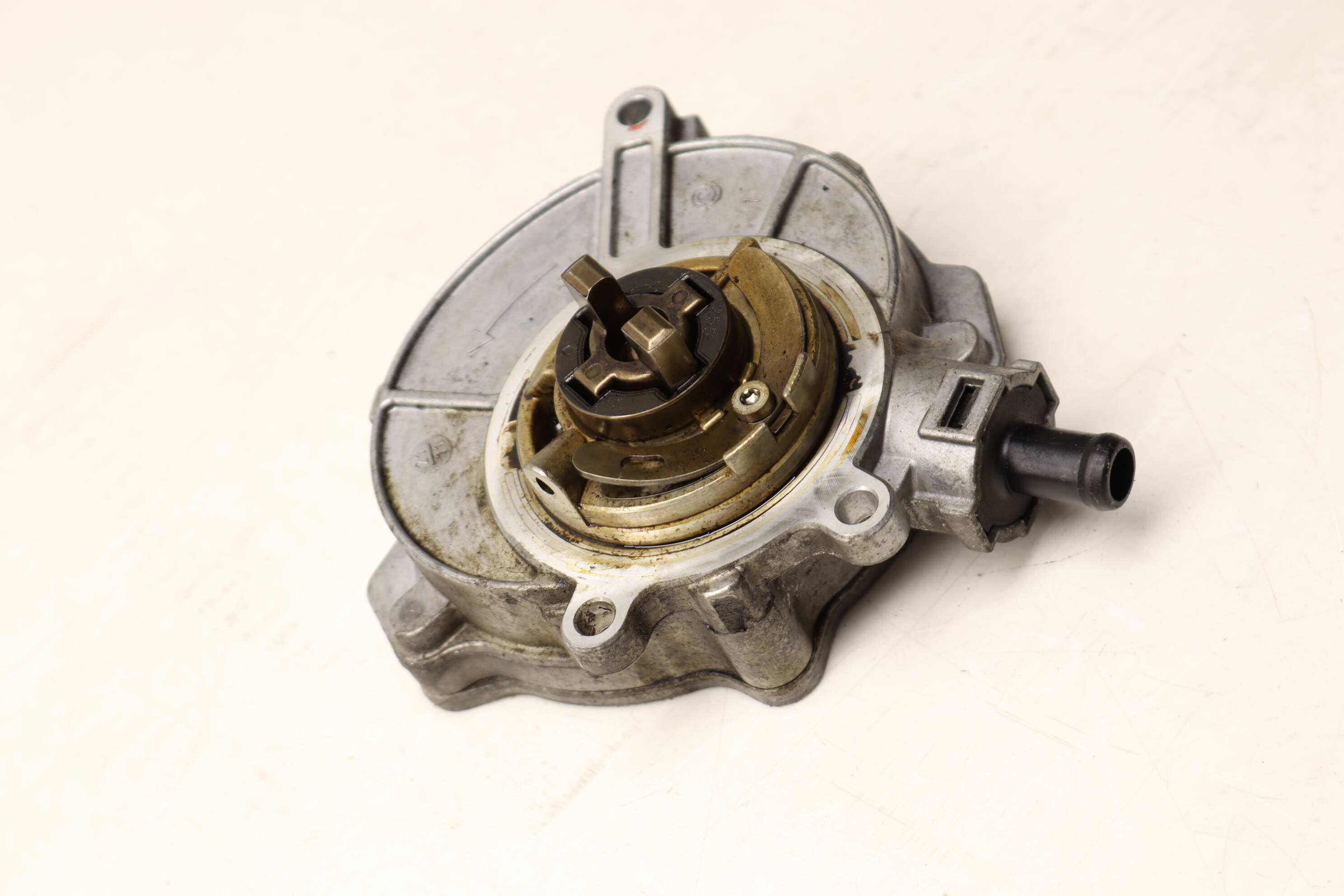 Brake Vacuum Pump 06E145100R 95811005001