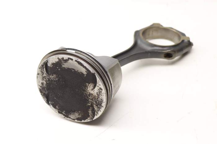Piston W/ Connecting Rod 2720302217 main product photo