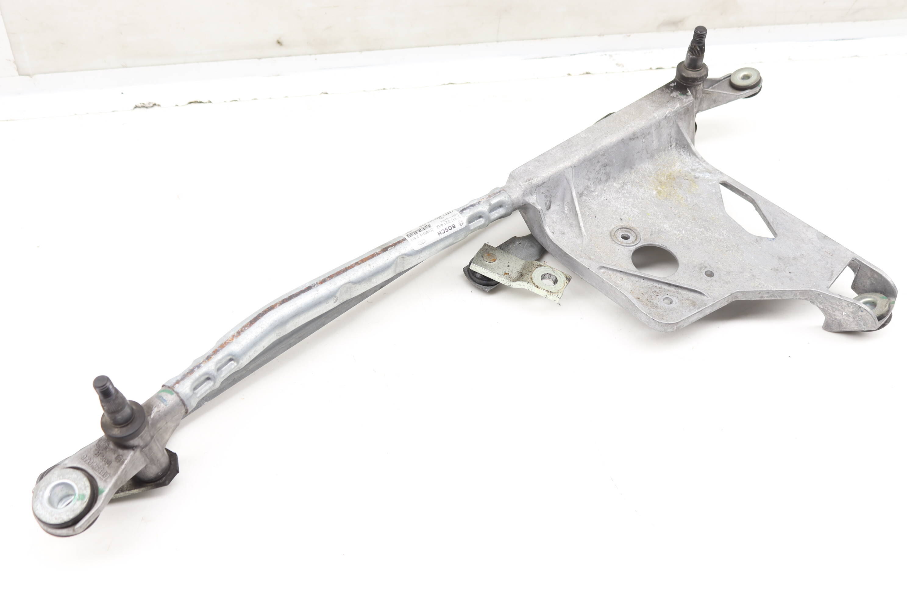 Windshield Wiper Transmission / Bracket 4M8955023