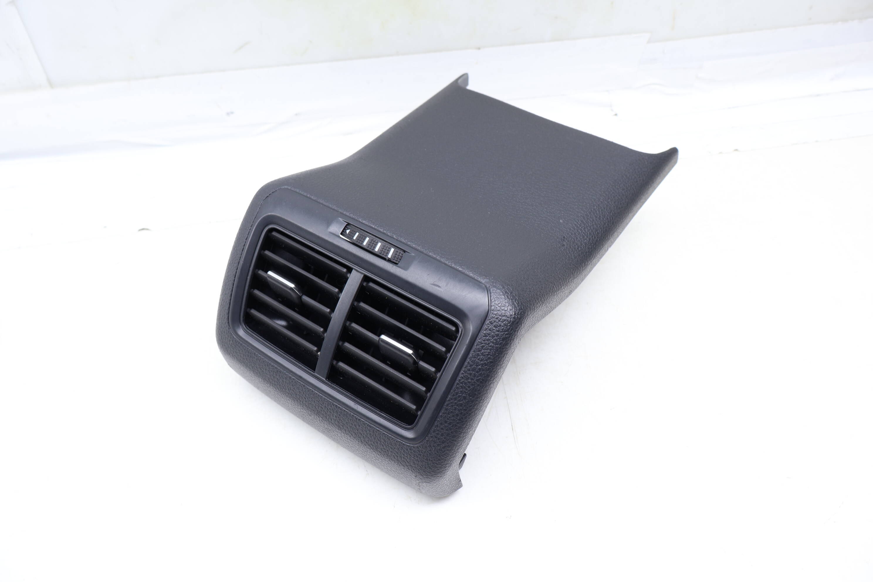 Center Console Air Vent / Trim 5GM864298A