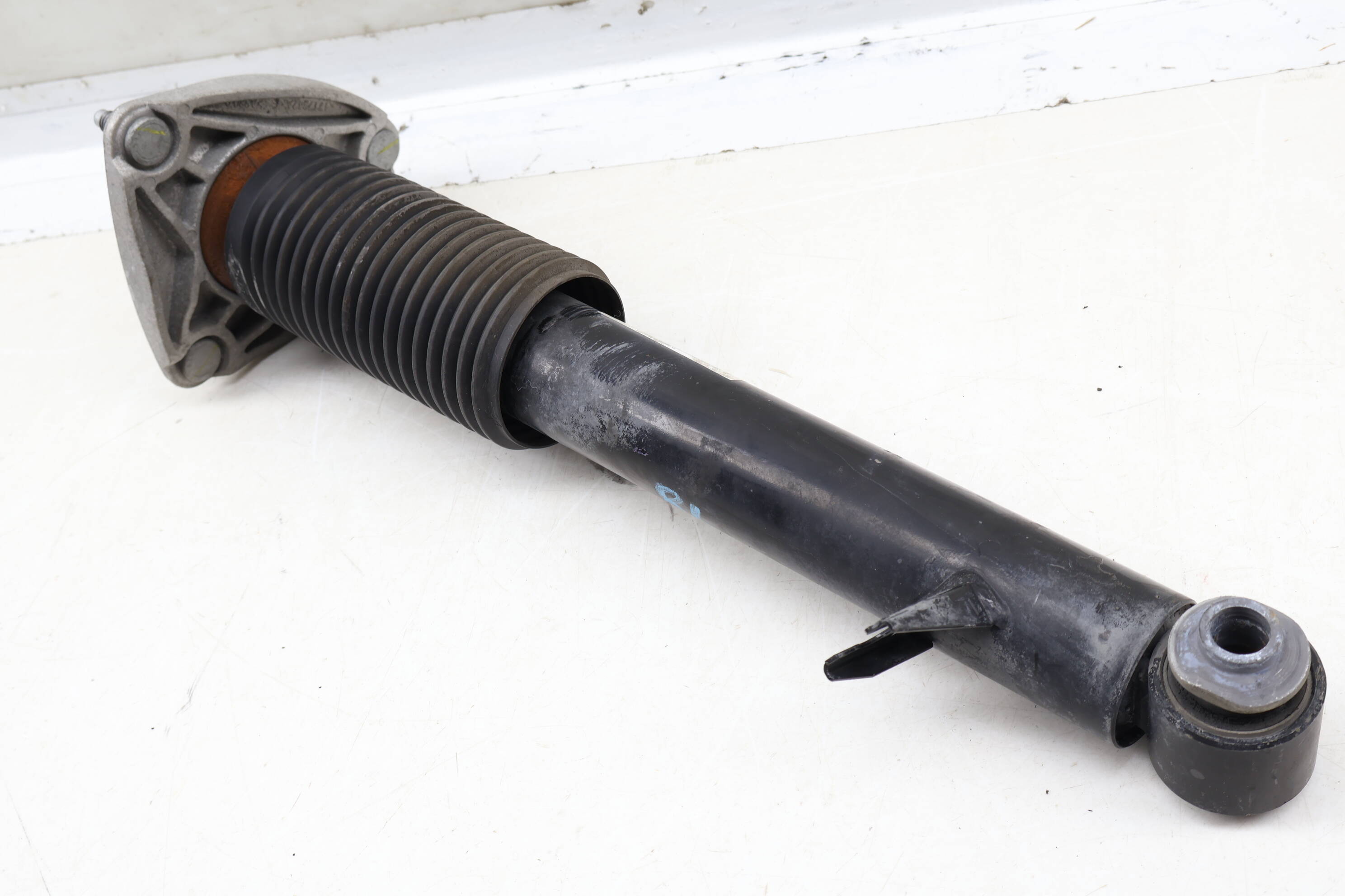 Strut / Shock Absorber 33526867865