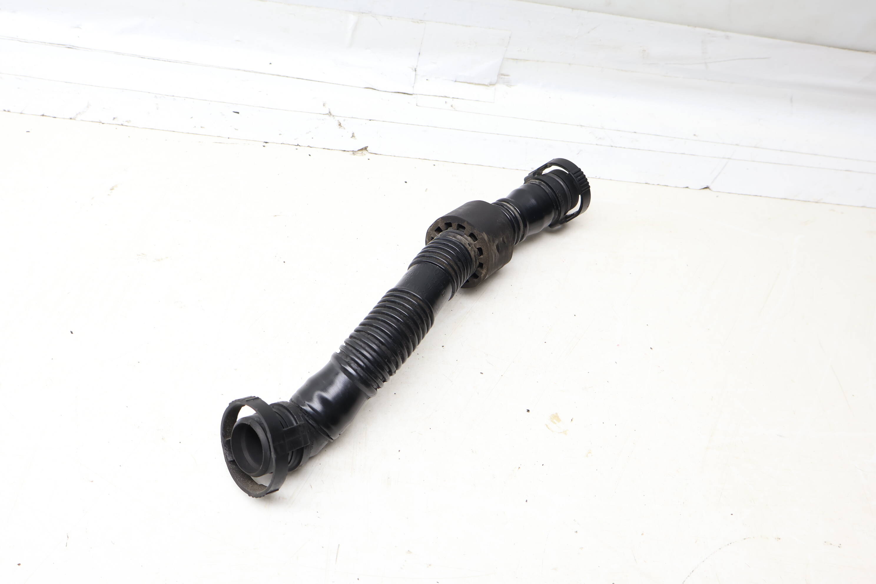 Secondary Air Pump Hose / Line 06A133817Q