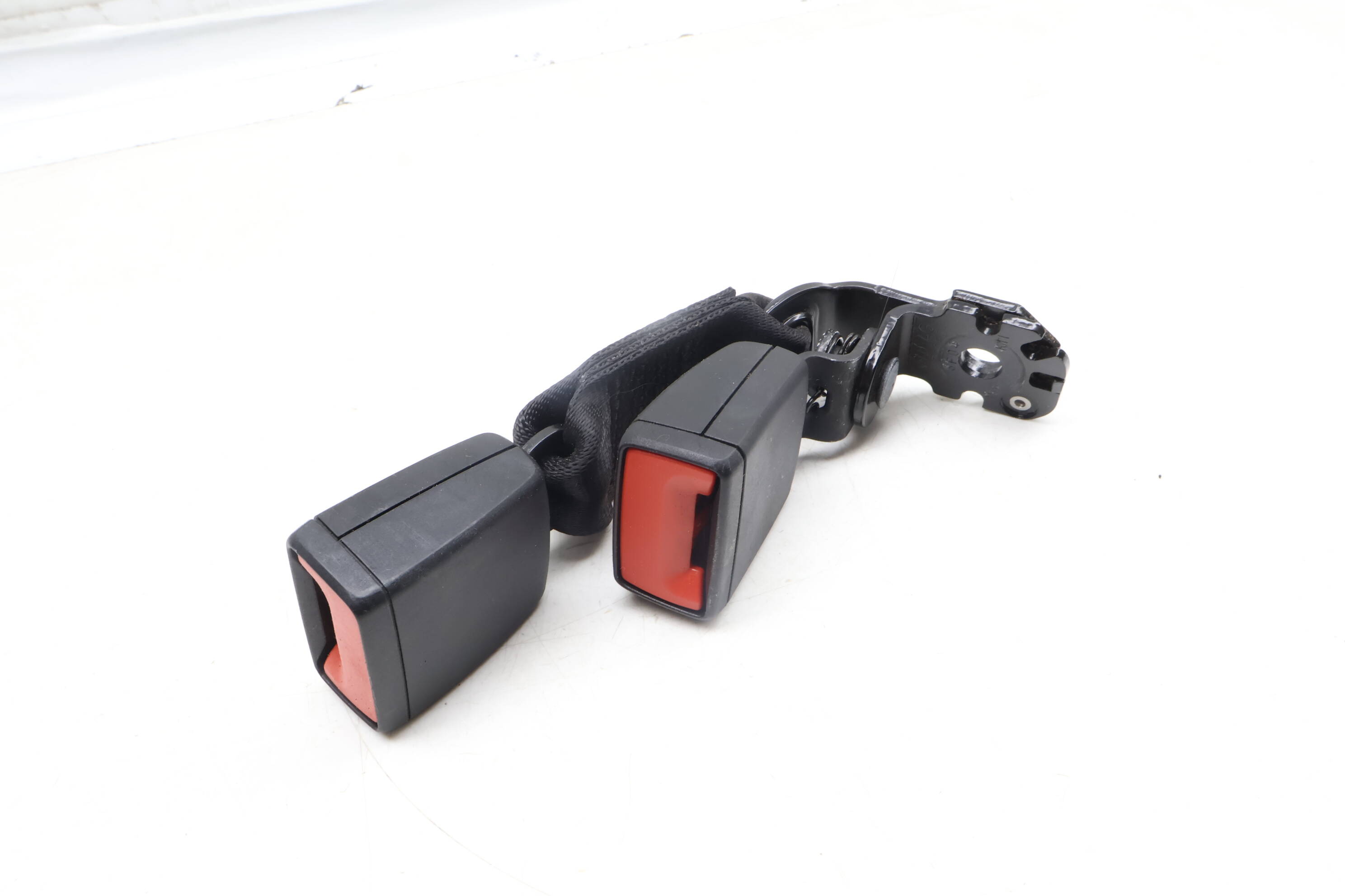 Seat Belt Buckle / Receiver (Double) 8W0857739C