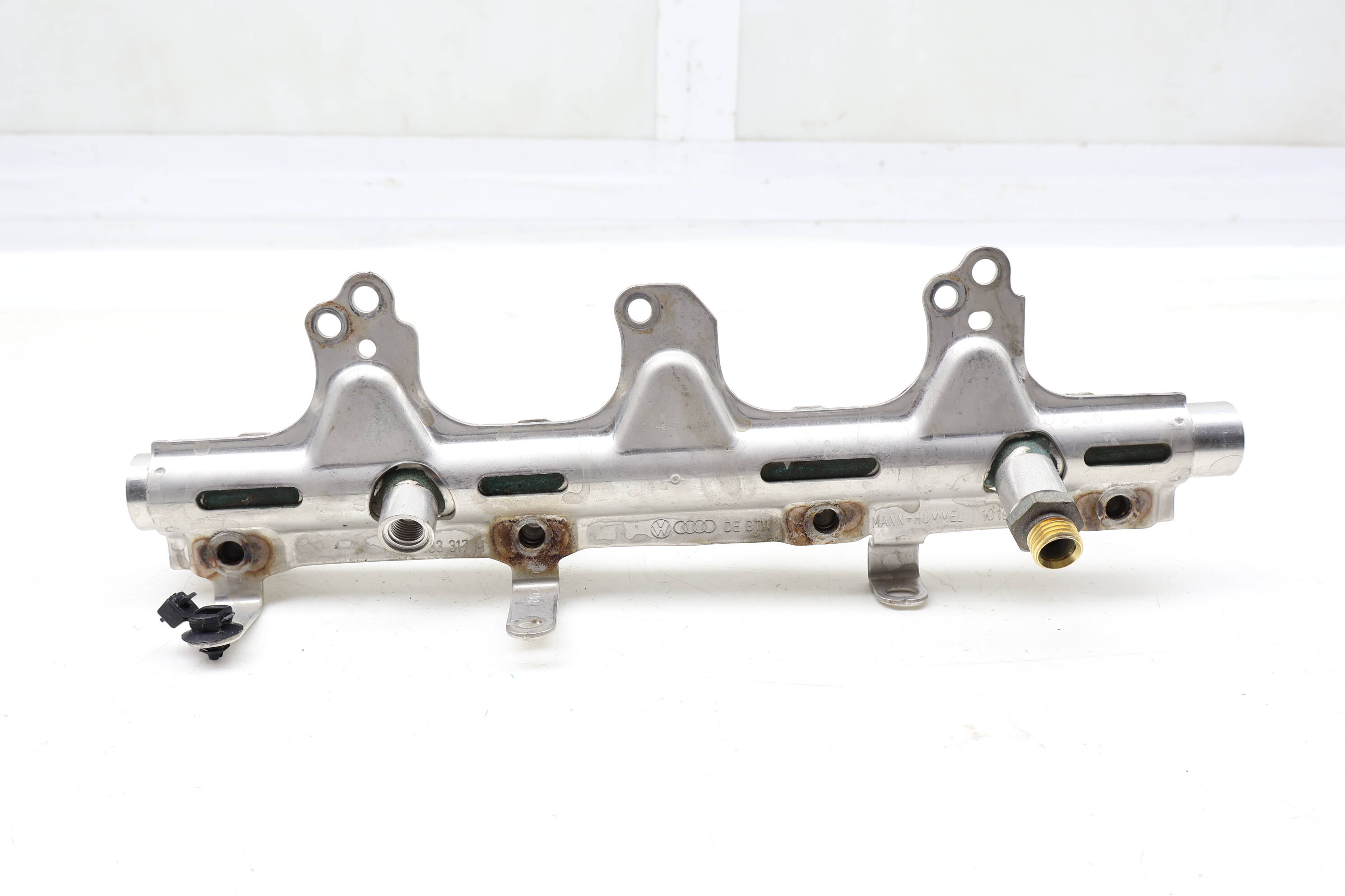 Fuel Rail 06J133317M