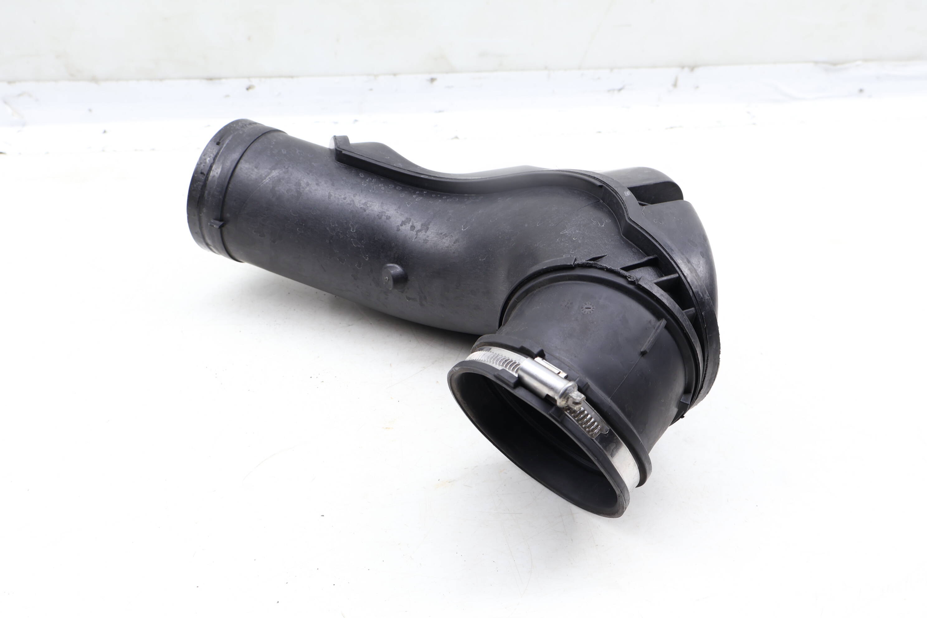 Air Intake Duct / Boot 13717605045