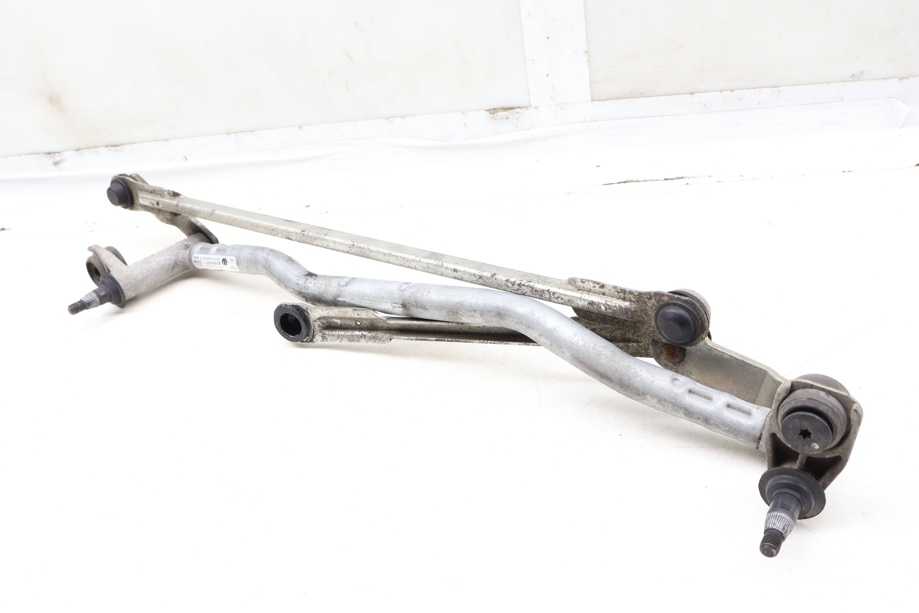 Windshield Wiper Transmission / Bracket 561955023F