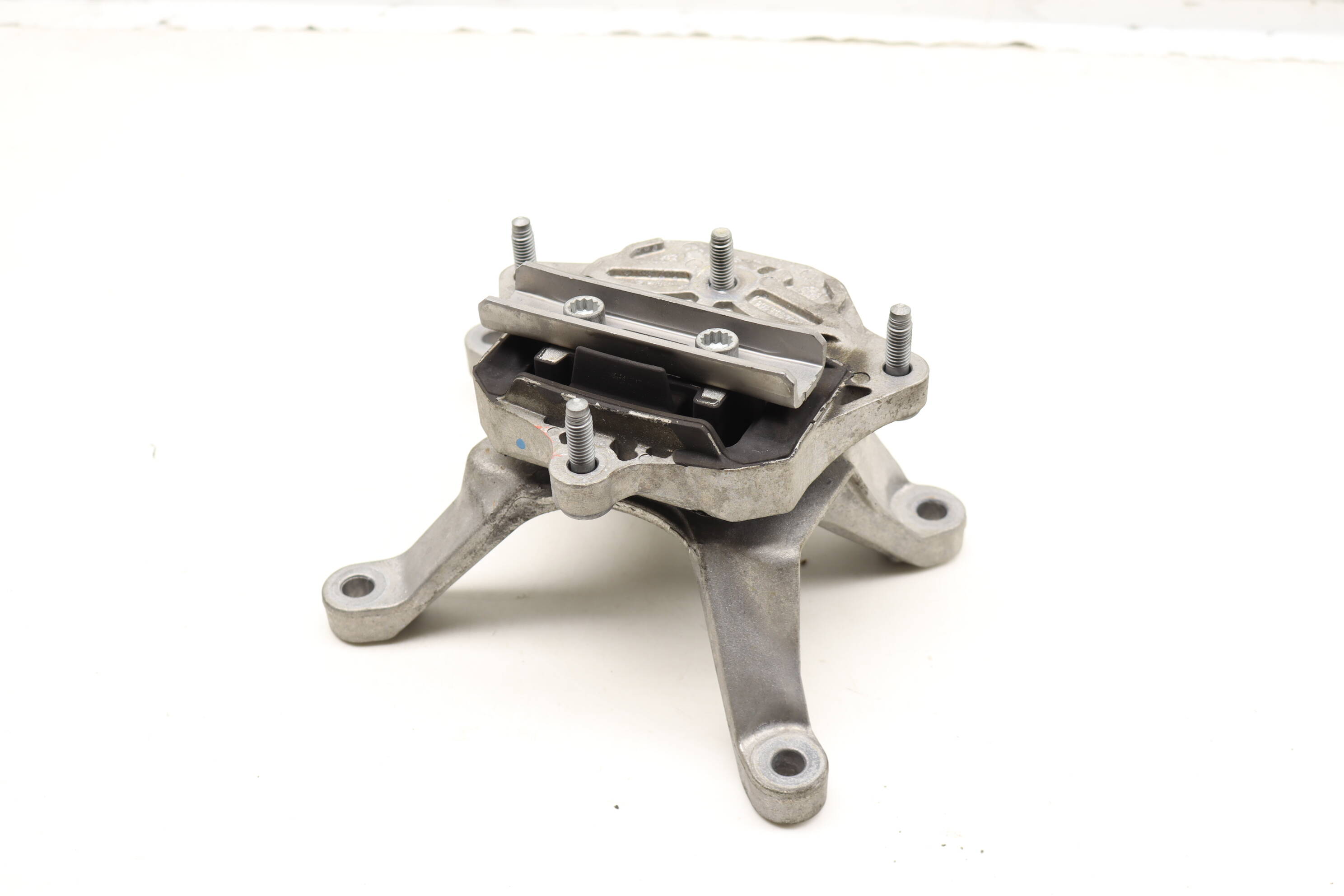 Transmission&#x20;Mount&#x20;&#x2F;&#x20;Bracket&#x20;8W0399118C