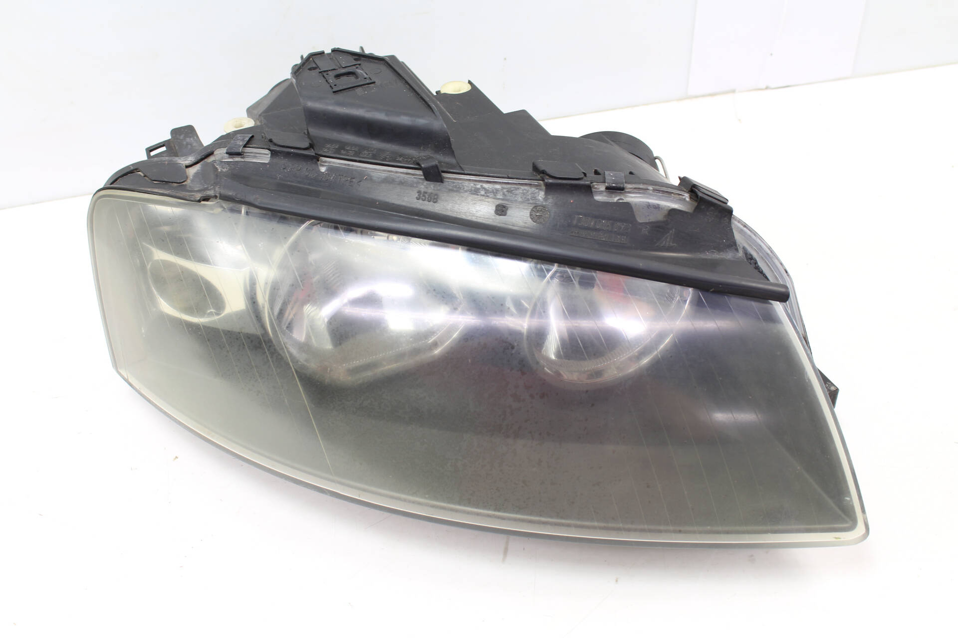 Halogen Headlight / Headlamp 8P0941004A