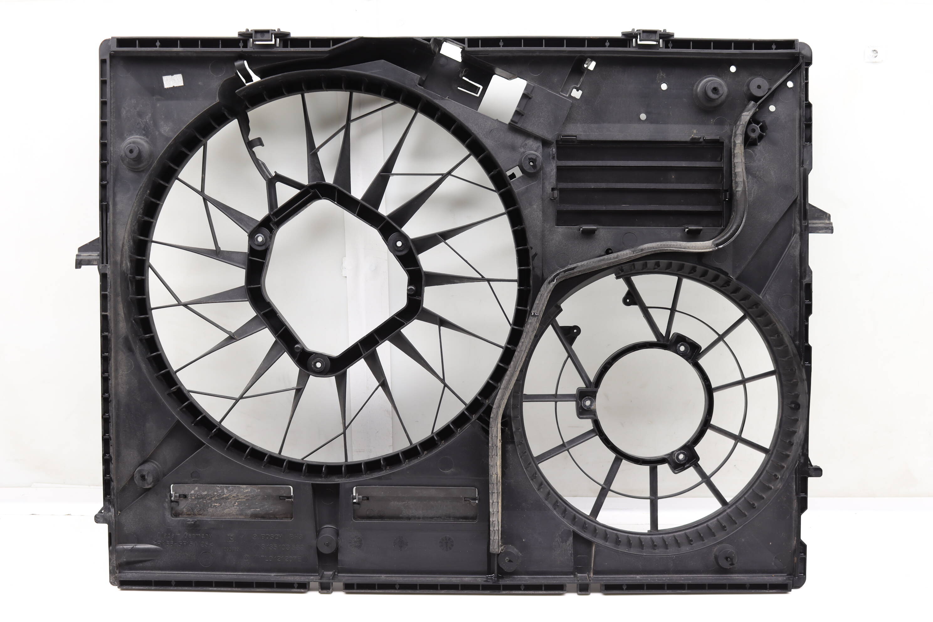 Radiator Electric Fan Housing / Cowl 7L0121203J