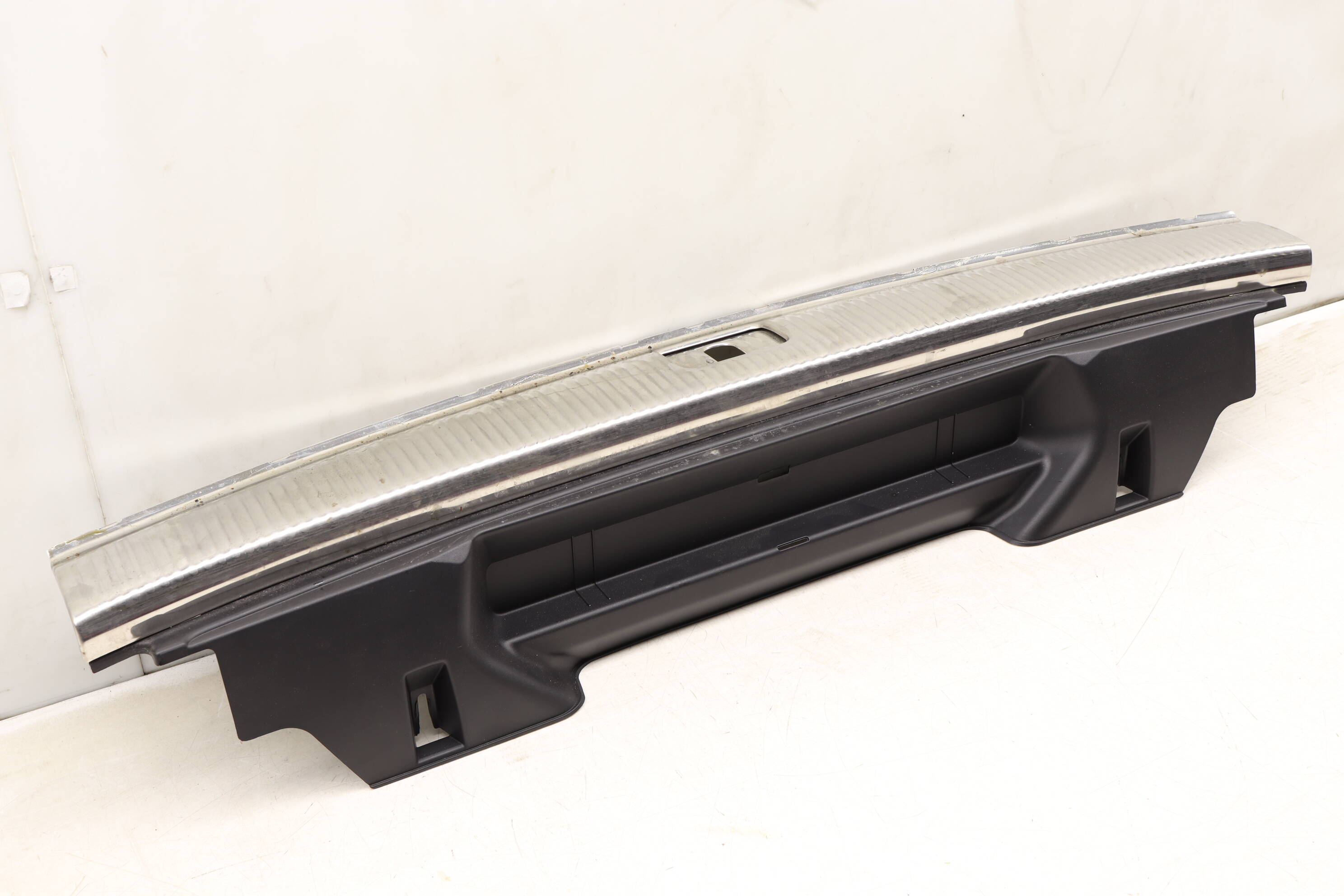 Trunk / Hatch Latch Cover / Trim 8R0864513C