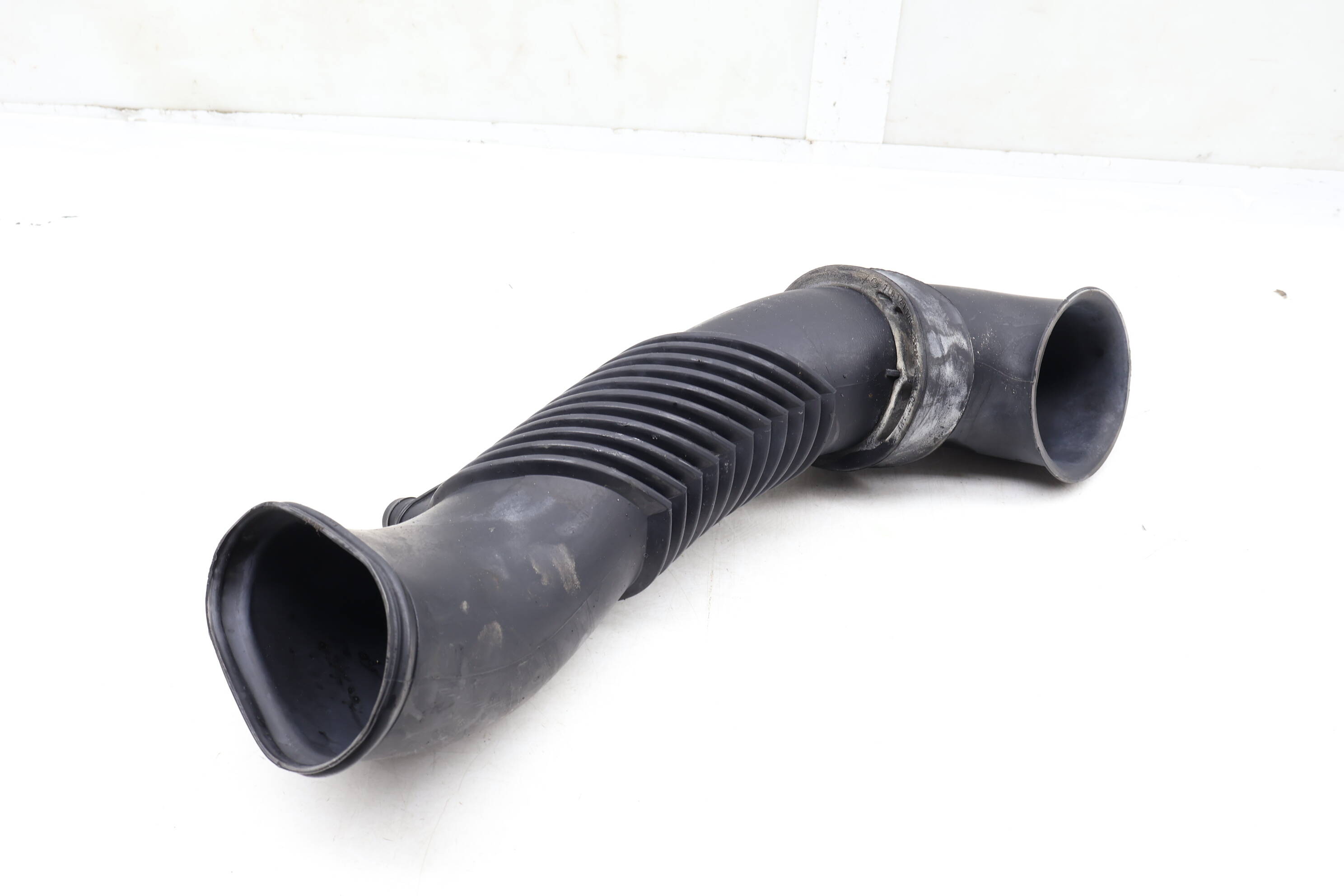 Air Intake Pipe / Tube 7L6129609E