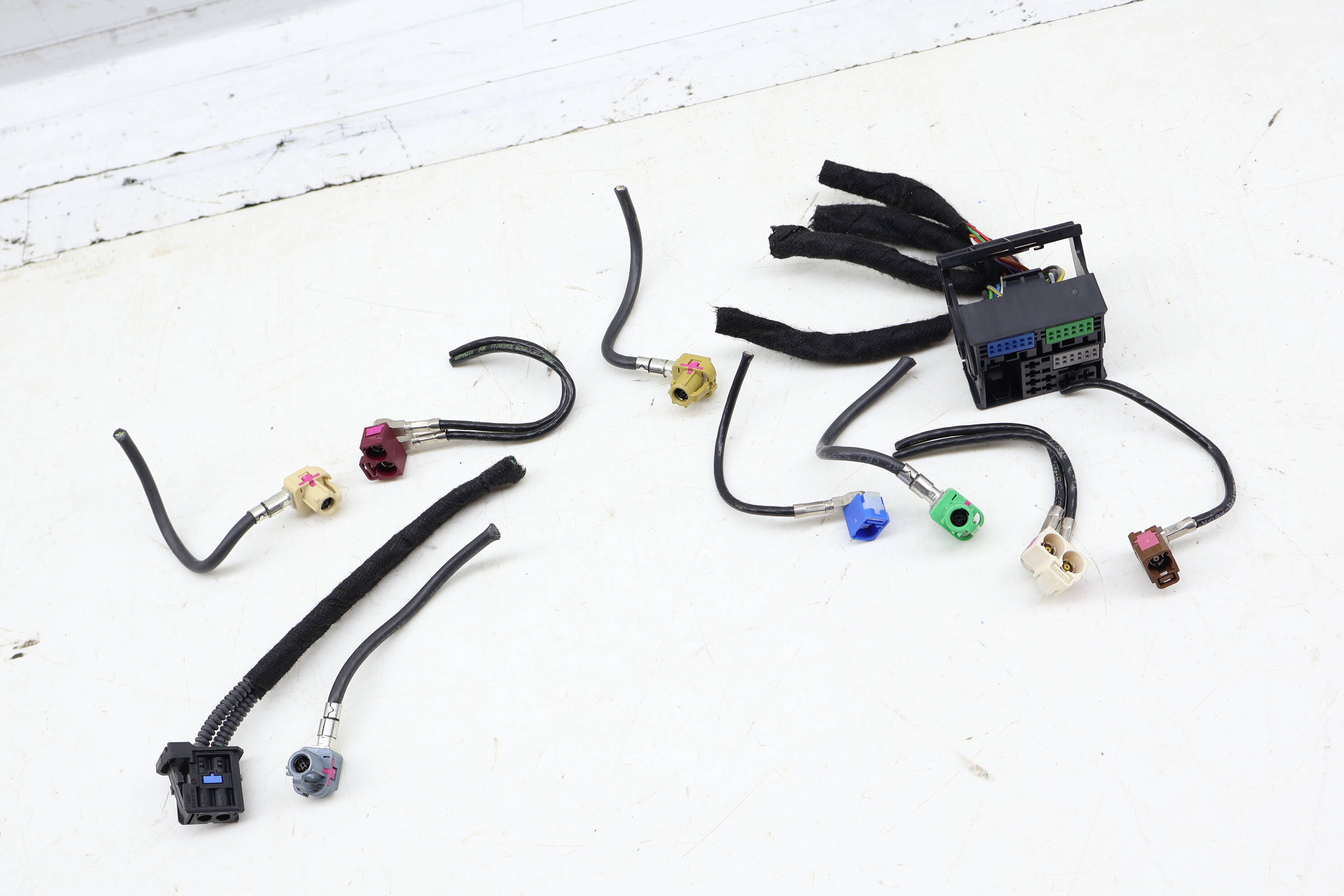 Mmi / Multimedia Mib Control Unit Wiring Connector Pigtail Set