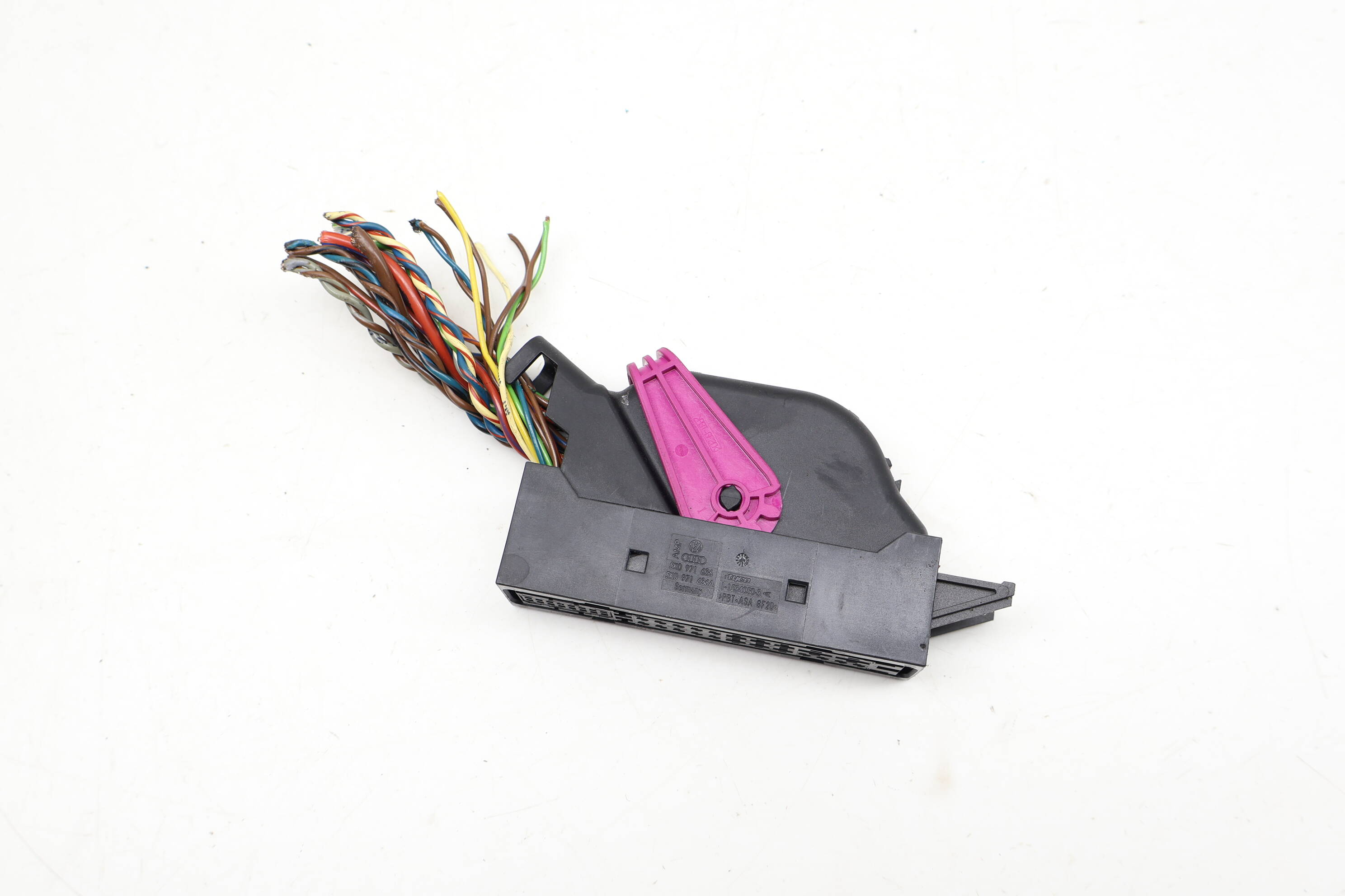 Stereo Amplifier / Amp Wiring Connector Pigtail 5K0971636